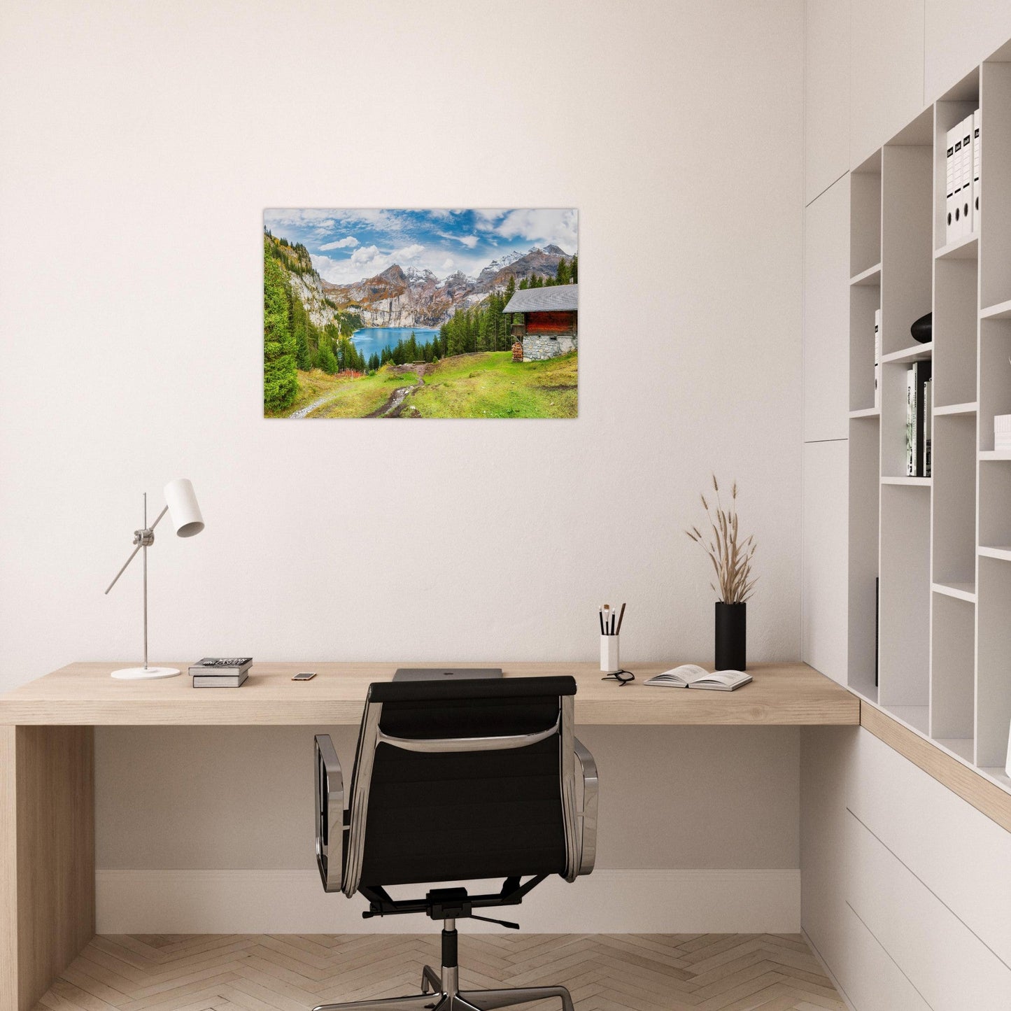 Tableau photo du lac d’Oeschinen et du massif du Blüemlisalp en automne sur aluminium Dibond mat, présenté dans un intérieur
