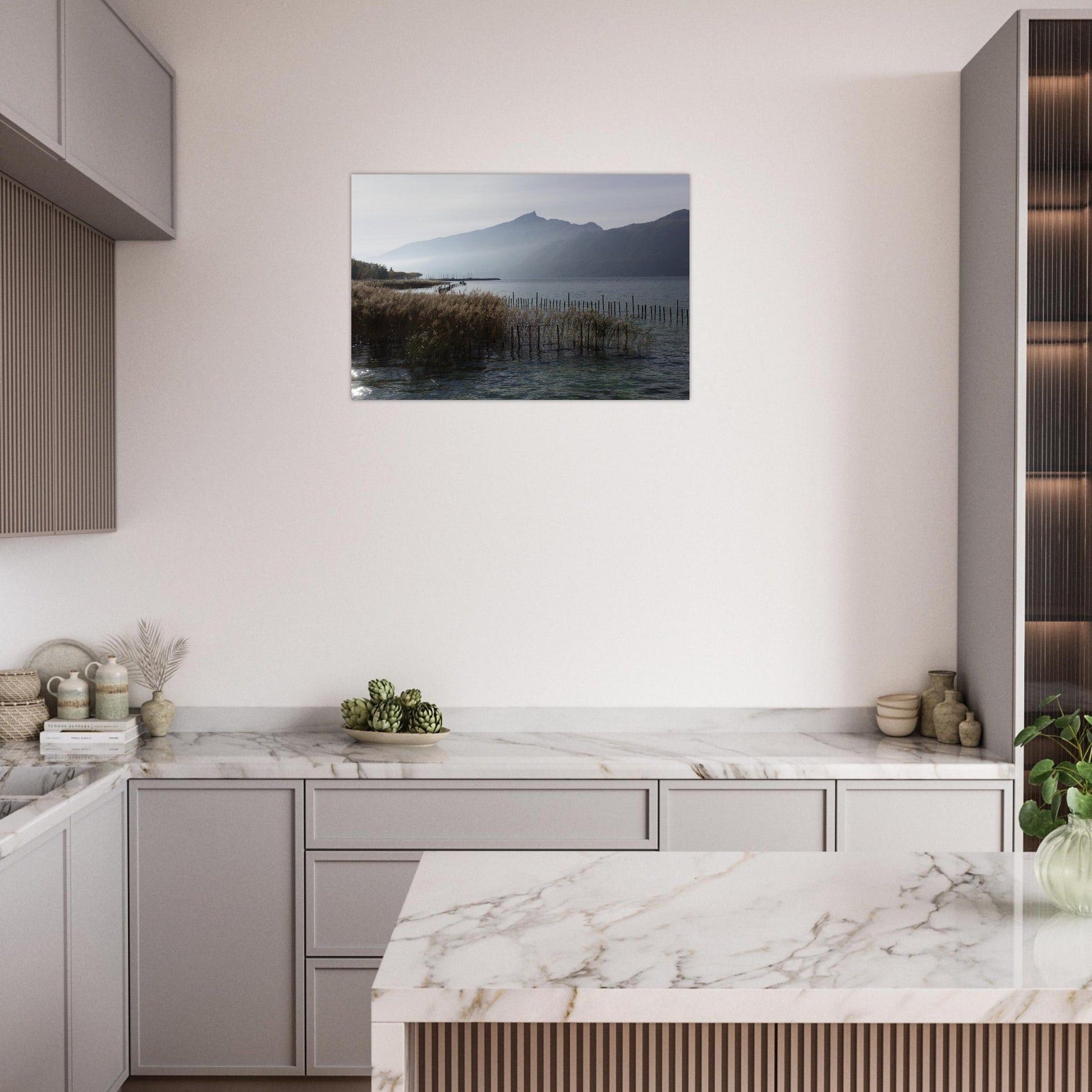 Tableau photo du lac du Bourget face à la Dent du Chat sur aluminium Dibond mat, exposé dans une chambre