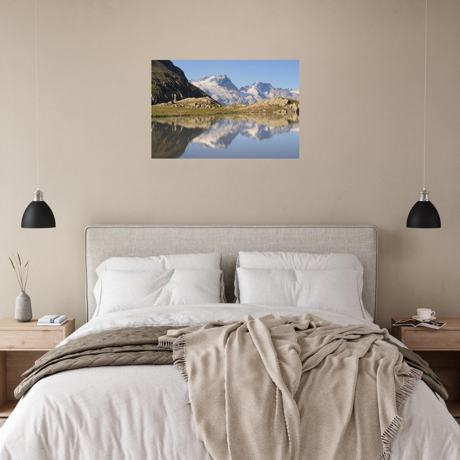 Tableau photo du Lac du Goléon face à la Meije sur aluminium Dibond mat, présenté dans un espace de travail