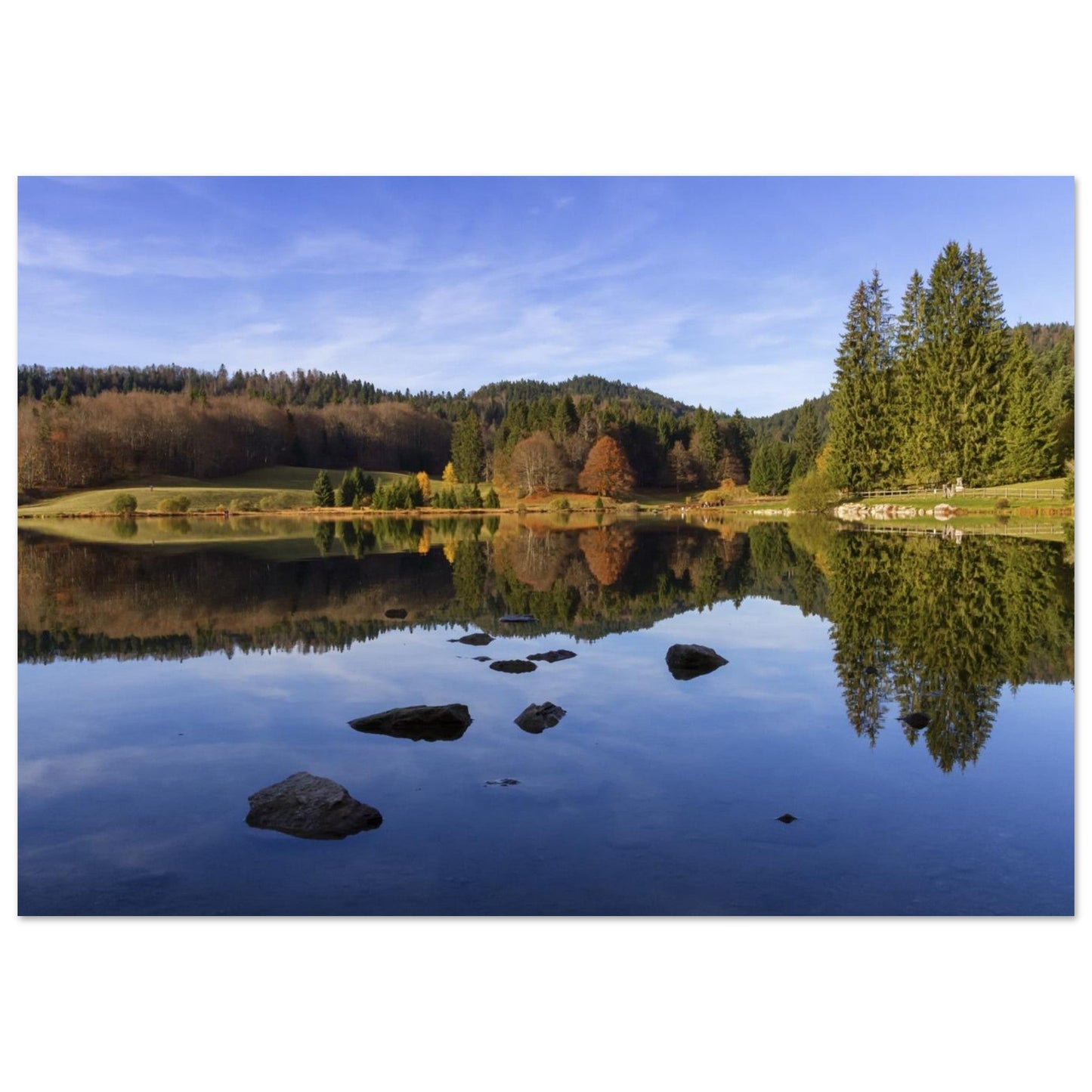 Tableau photo du lac Genin en automne dans le Haut-Bugey sur aluminium Dibond mat, format 70 × 100 cm