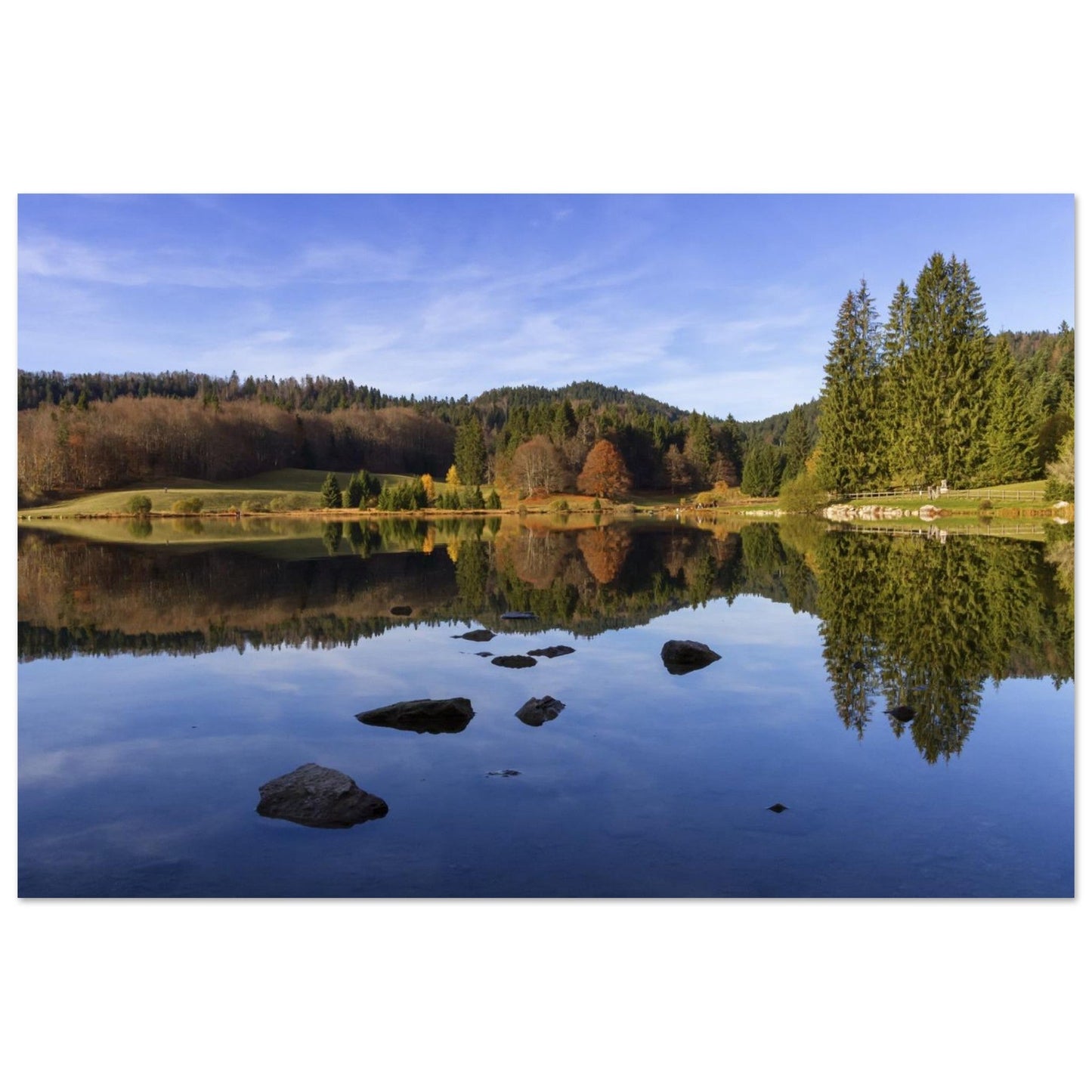 Tableau photo du lac Genin en automne dans le Haut-Bugey sur aluminium Dibond mat, format 30 × 45 cm