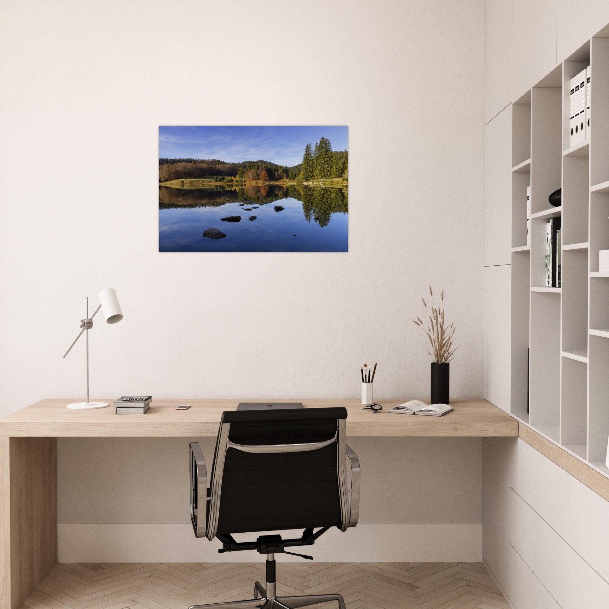 Tableau photo du lac Genin en automne dans le Haut-Bugey sur aluminium Dibond mat, exposé dans une chambre
