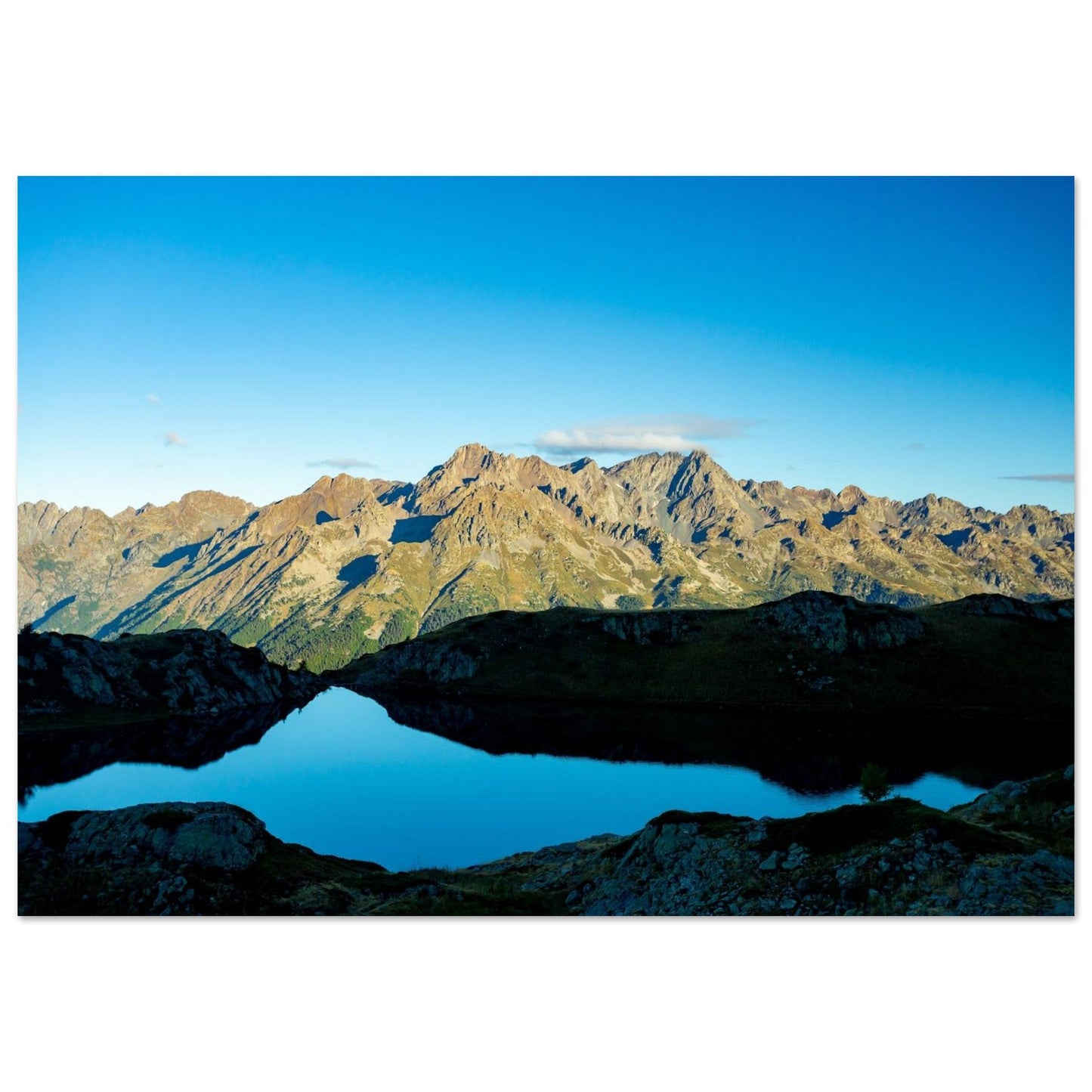 Photo du lac Noir face au Grand Pic de Belledonne — tableau photo paysage de montagne en Alu Dibond, fabrication française