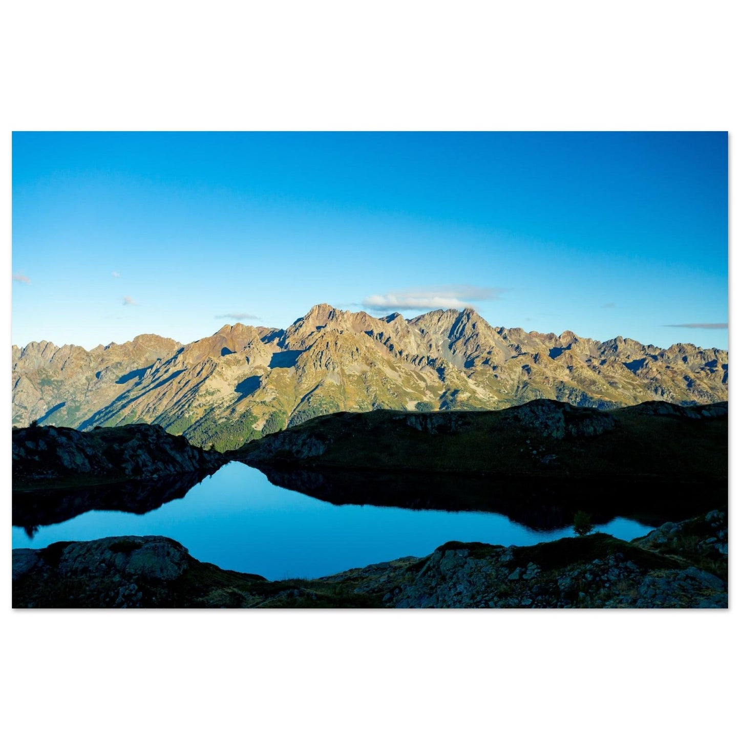 Photo du lac Noir face au Grand Pic de Belledonne — tableau photo paysage de montagne en Alu Dibond, fabrication française