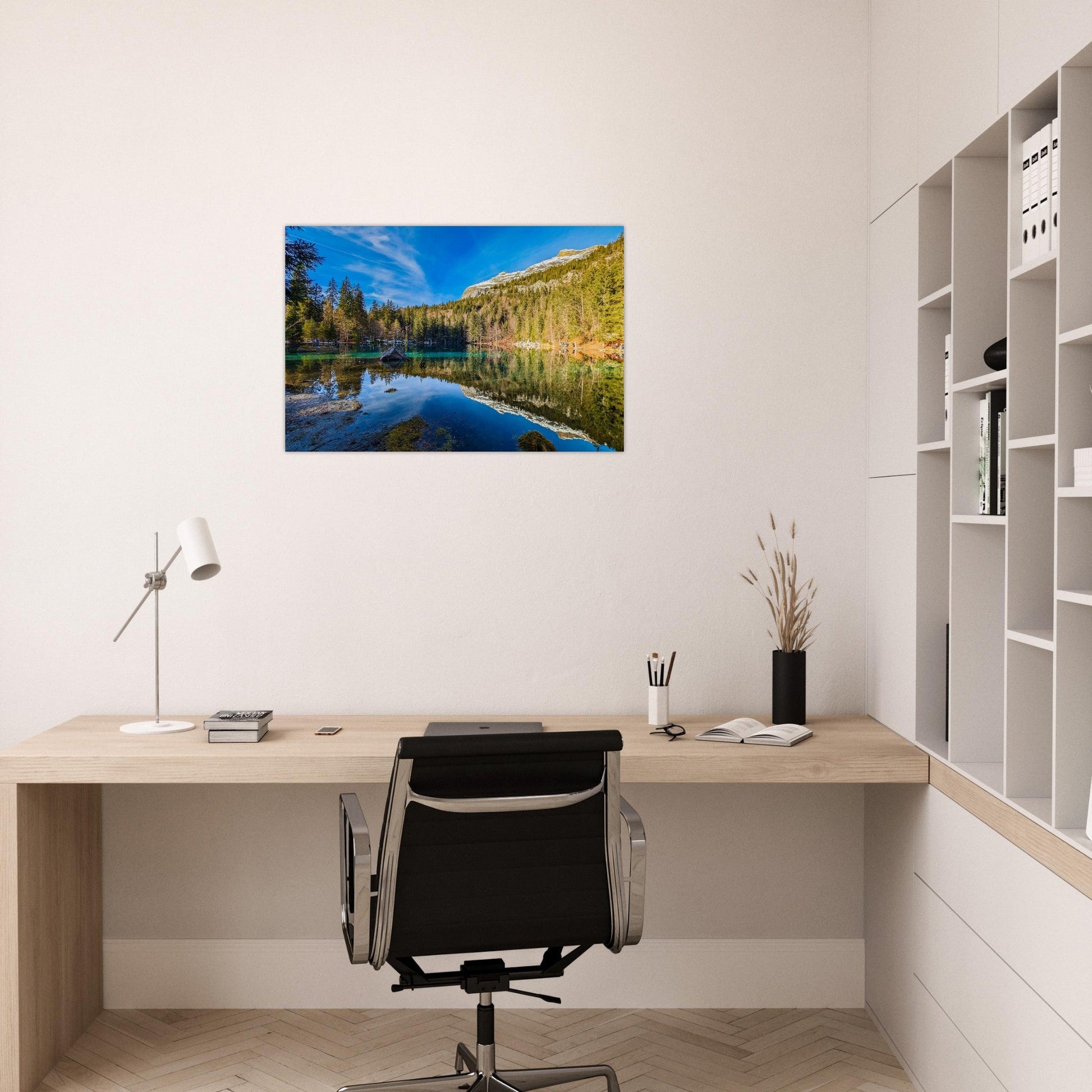 Tableau photo du lac Vert au pied du massif des Fiz sur aluminium Dibond mat, exposé dans une chambre