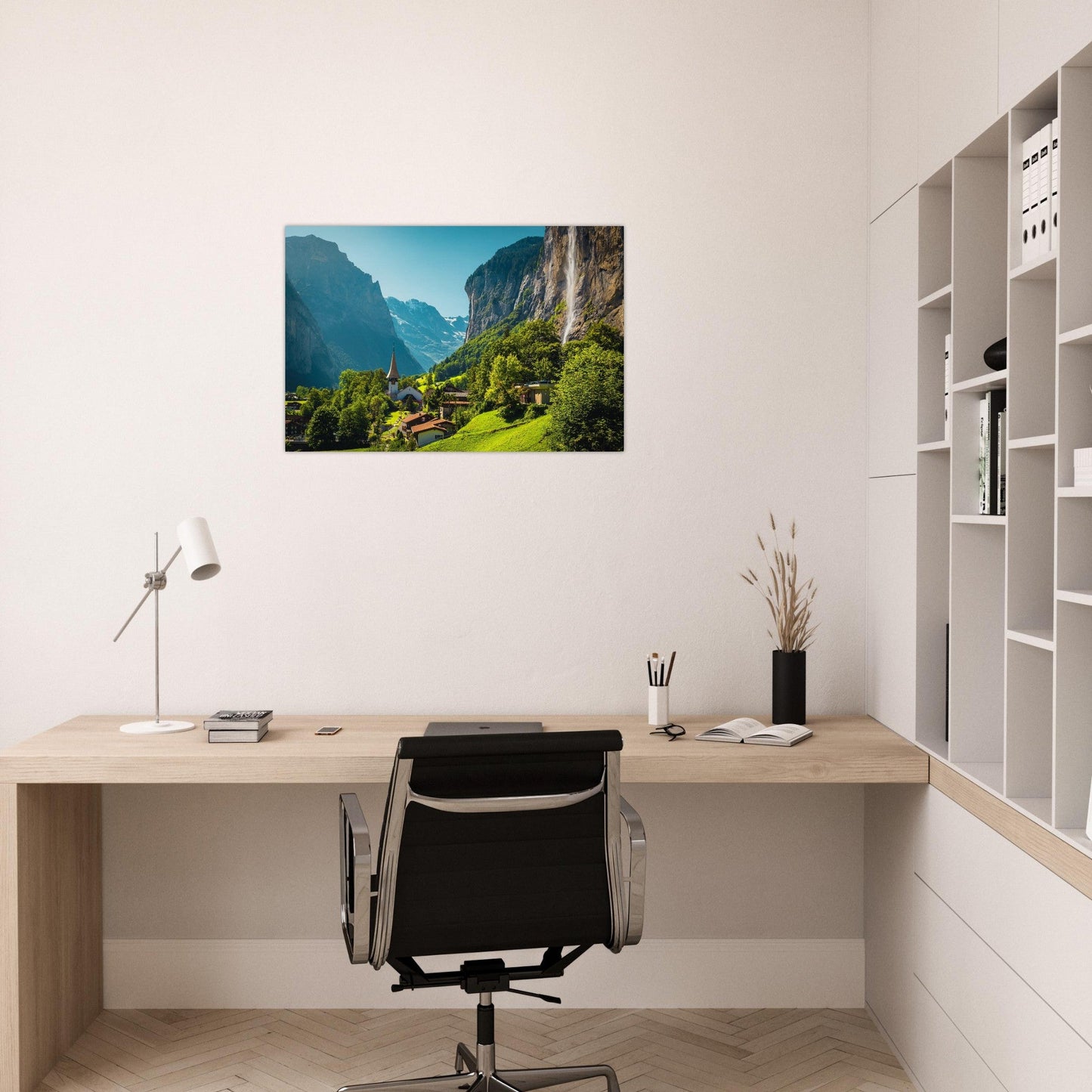 Tableau photo du Lauterbrunnen et la cascade de Staubbach sur aluminium Dibond mat, présenté dans un espace de vie