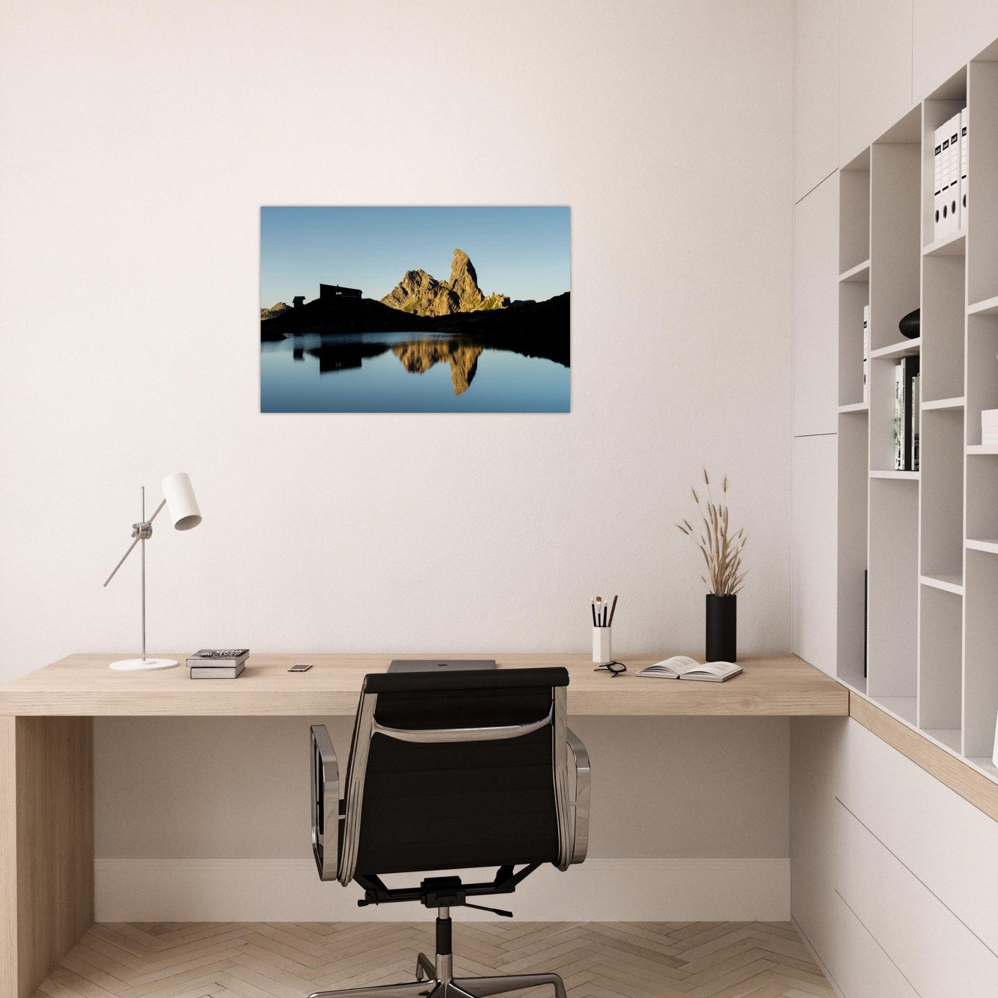 Tableau photo du Lever de soleil au lac de Presset et à la Pierra Menta sur aluminium Dibond mat, accroché sur un mur clair