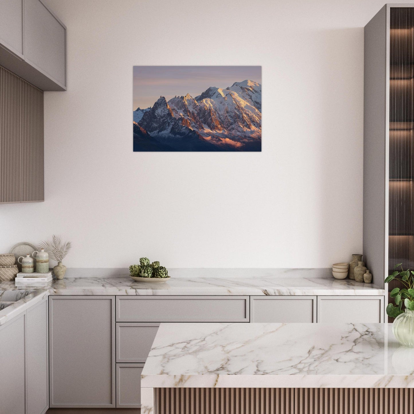 Tableau photo du Mont-Blanc au coucher du soleil en automne sur aluminium Dibond mat, présenté dans un intérieur