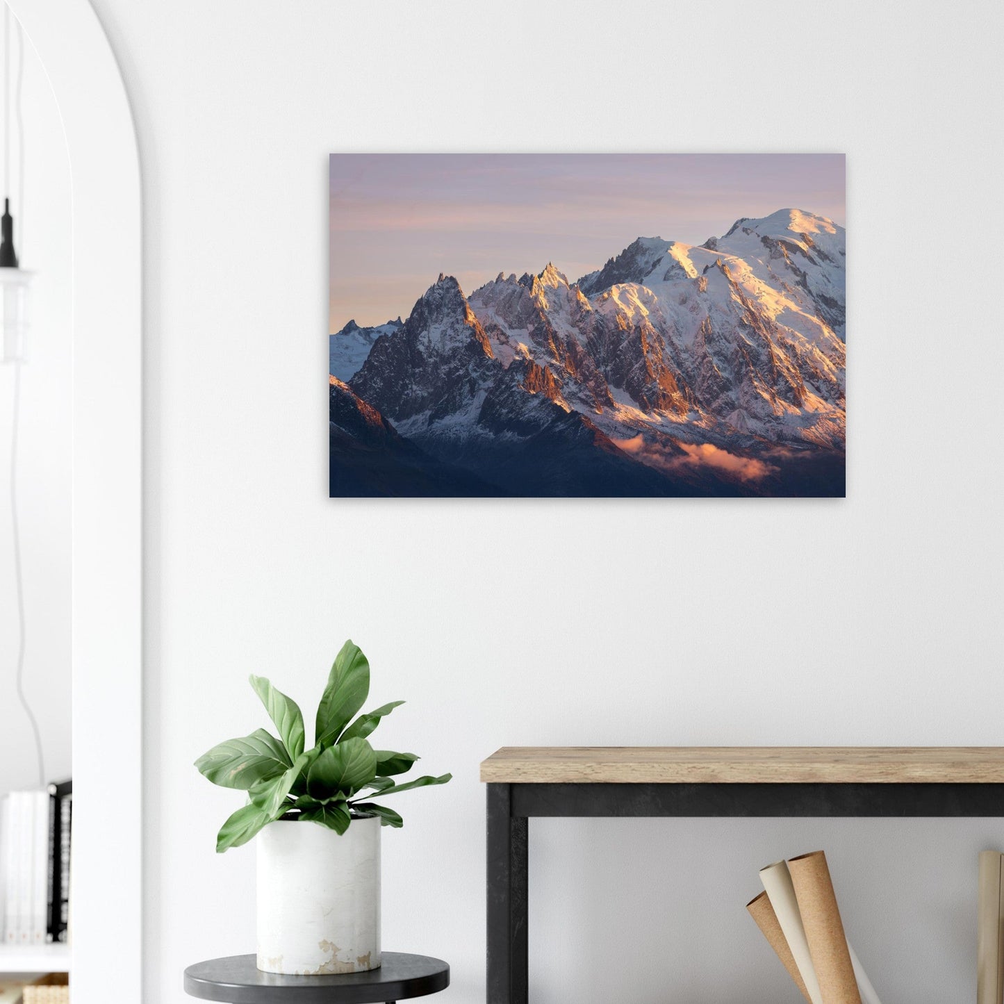 Tableau photo du Mont-Blanc au coucher du soleil en automne sur aluminium Dibond mat, exposé dans une chambre