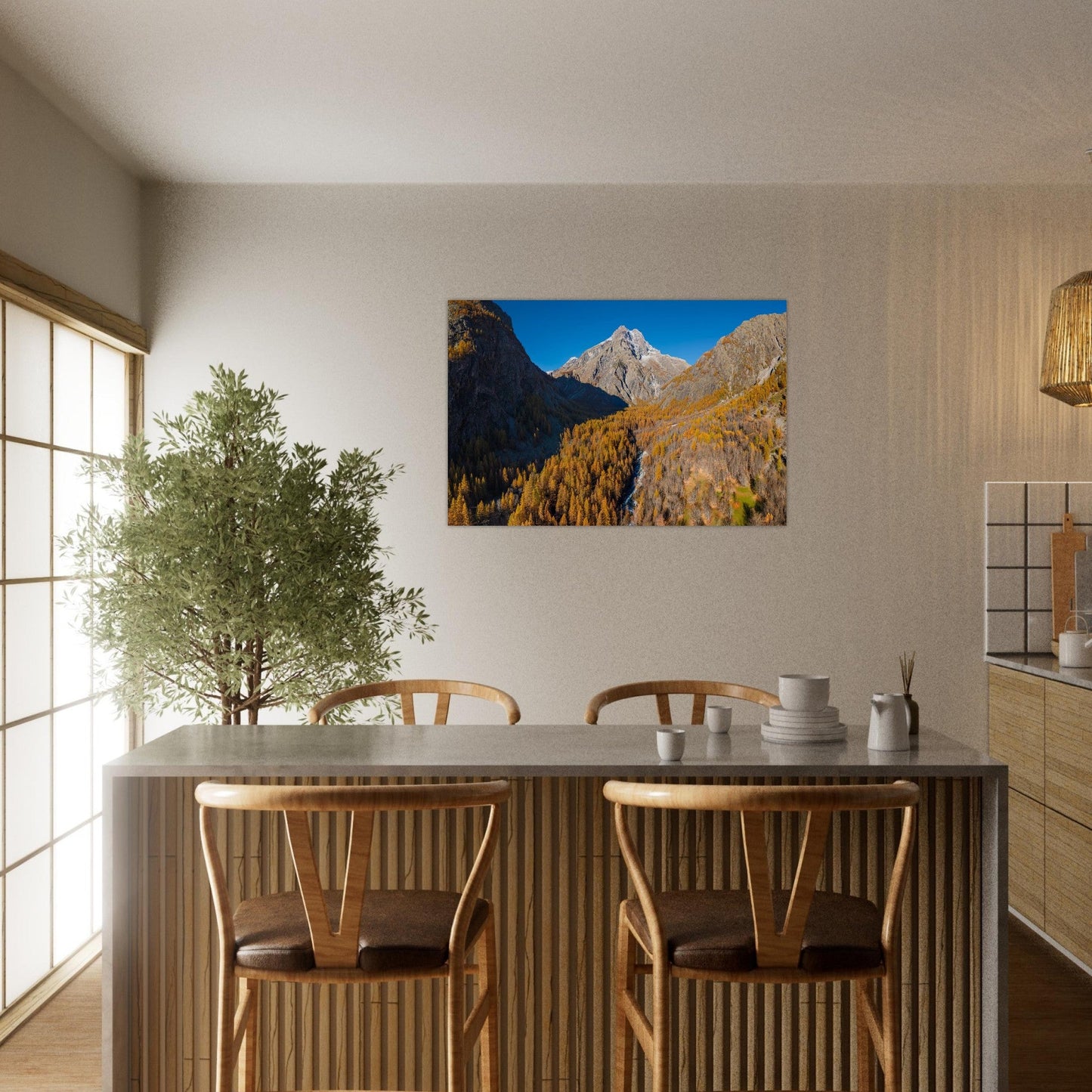 Tableau photo du Mont Pelvoux et mélèzes dorés dans les Écrins sur aluminium Dibond mat, présenté dans un espace de travail