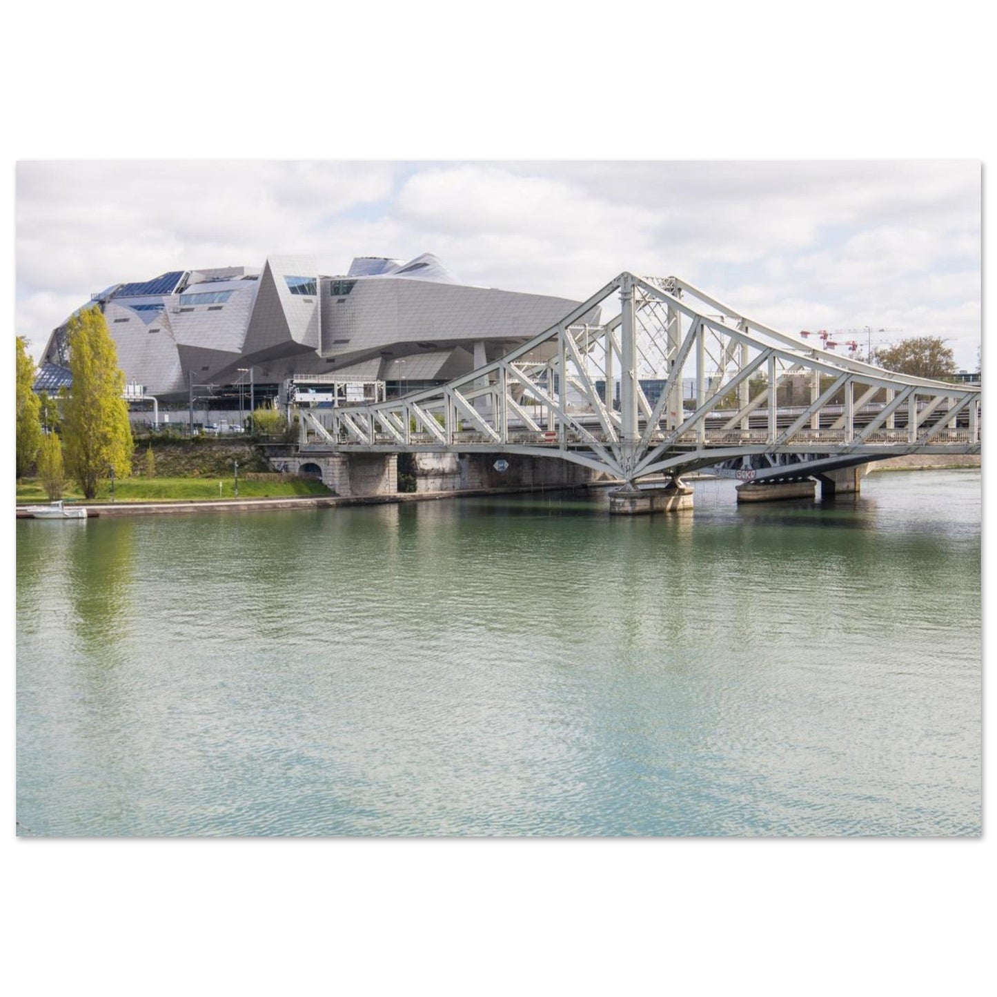 Photo du Musée des Confluences à Lyon — tableau photo paysage de montagne en Alu Dibond, fabrication française