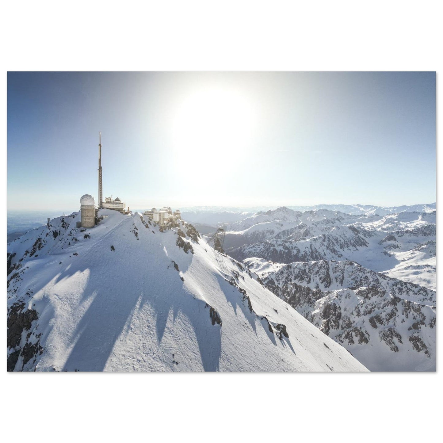 Tableau photo du Pic du Midi de Bigorre vu du ciel en hiver sur aluminium Dibond mat, format 70 × 100 cm