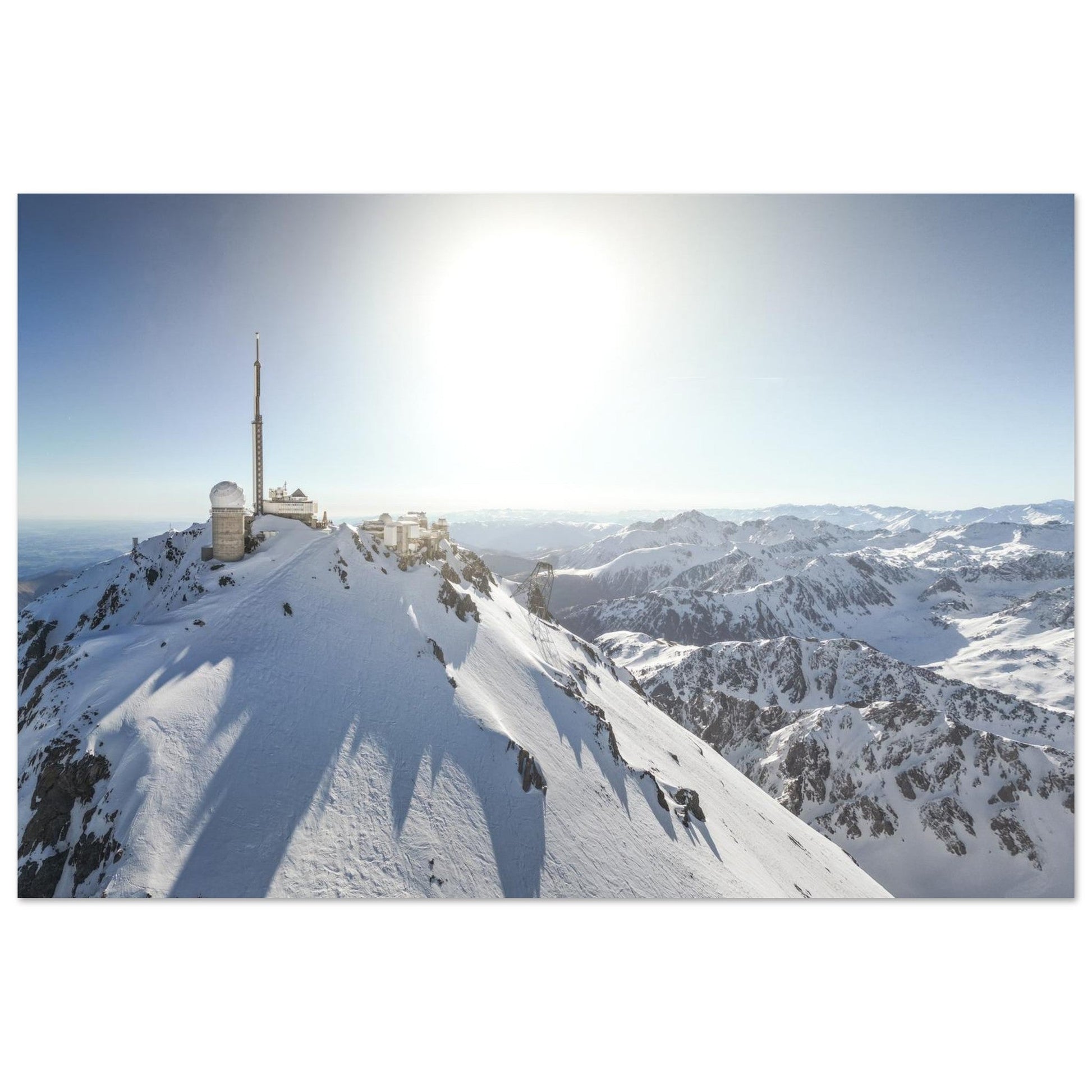 Tableau photo du Pic du Midi de Bigorre vu du ciel en hiver sur aluminium Dibond mat, format 30 × 45 cm