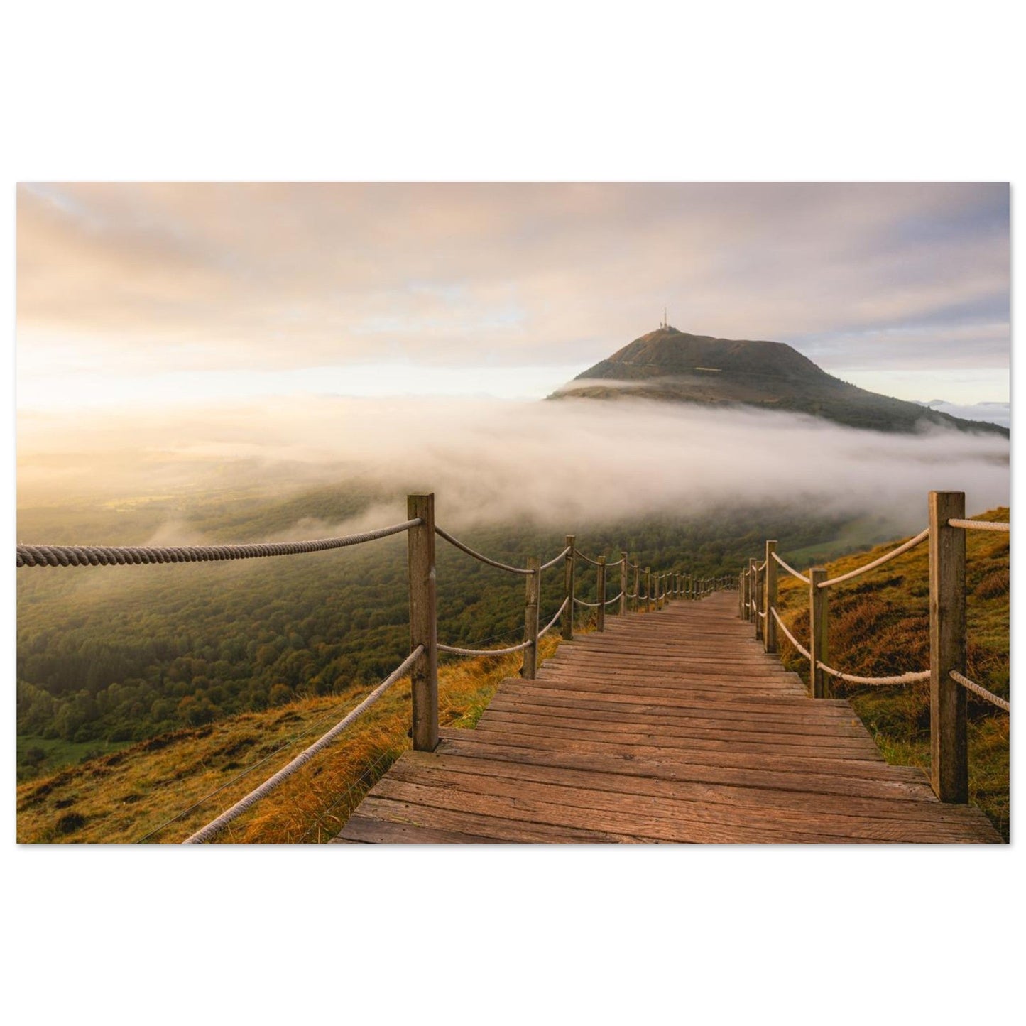 Tableau photo du Puy de Dôme au lever du soleil depuis le Puy de Pariou sur aluminium Dibond mat, format 30 × 45 cm