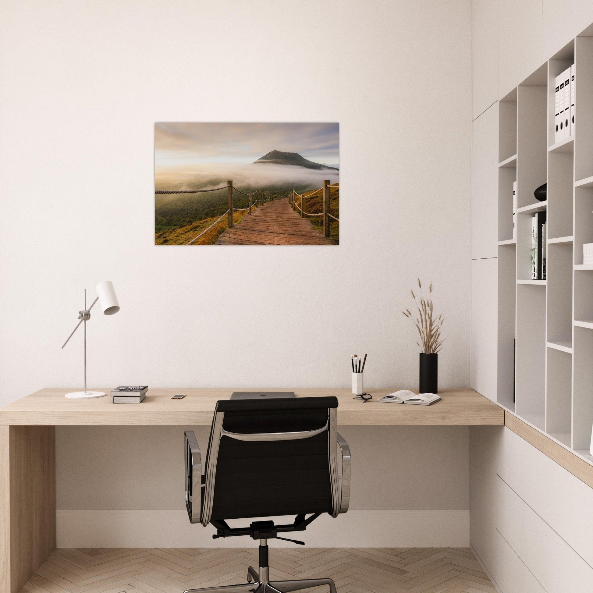 Tableau photo du Puy de Dôme au lever du soleil depuis le Puy de Pariou sur aluminium Dibond mat, exposé dans une chambre
