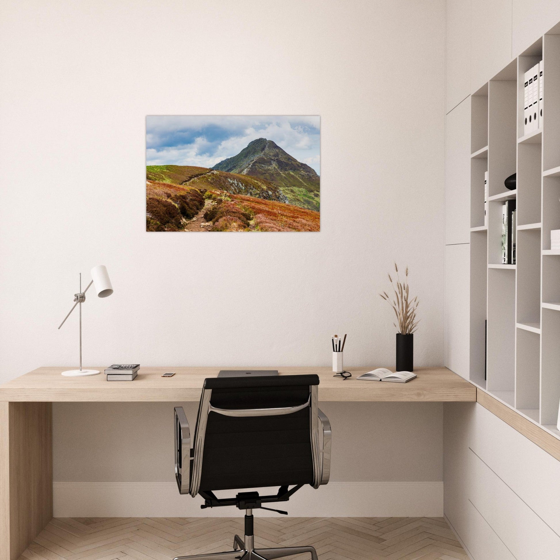 Tableau photo du Puy Mary depuis la Brèche de Rolland dans le Cantal accroché sur un mur clair