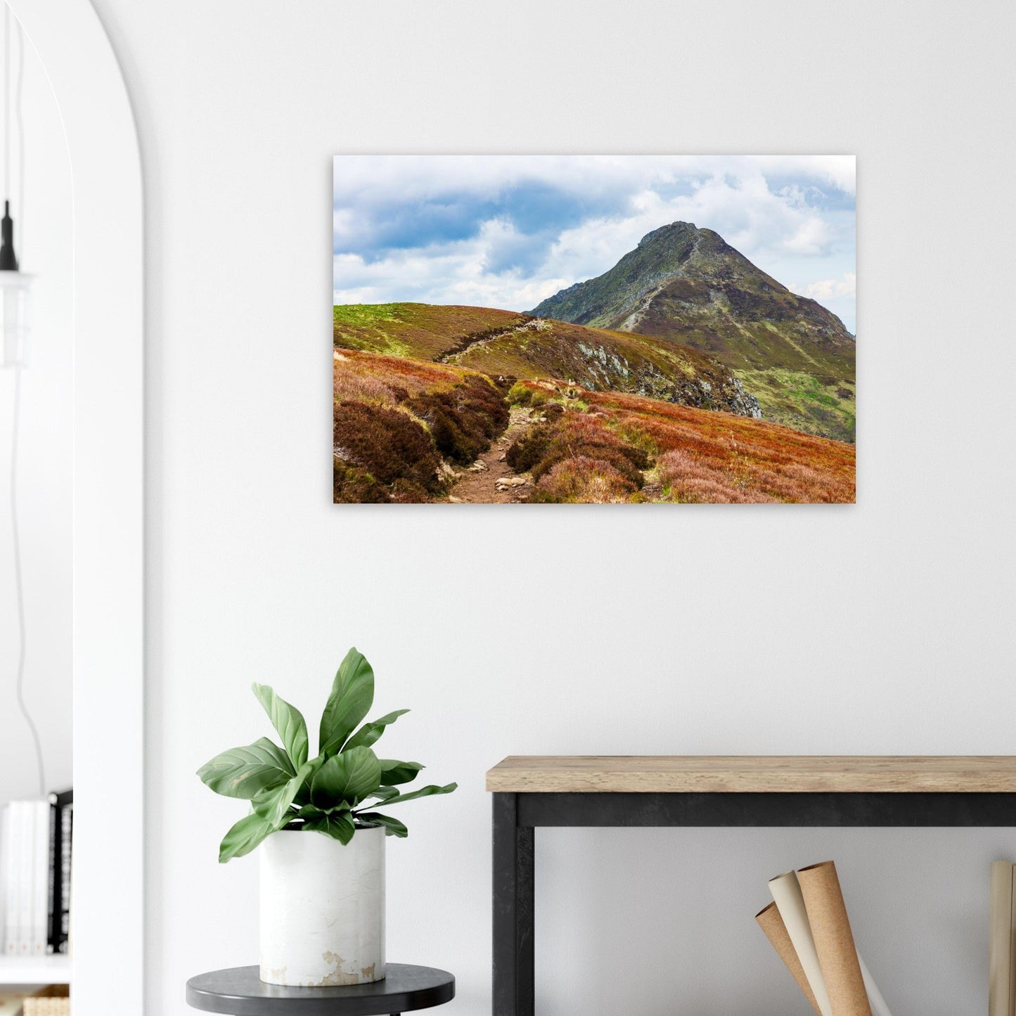 Tableau photo du Puy Mary depuis la Brèche de Rolland dans le Cantal présenté dans un espace de vie
