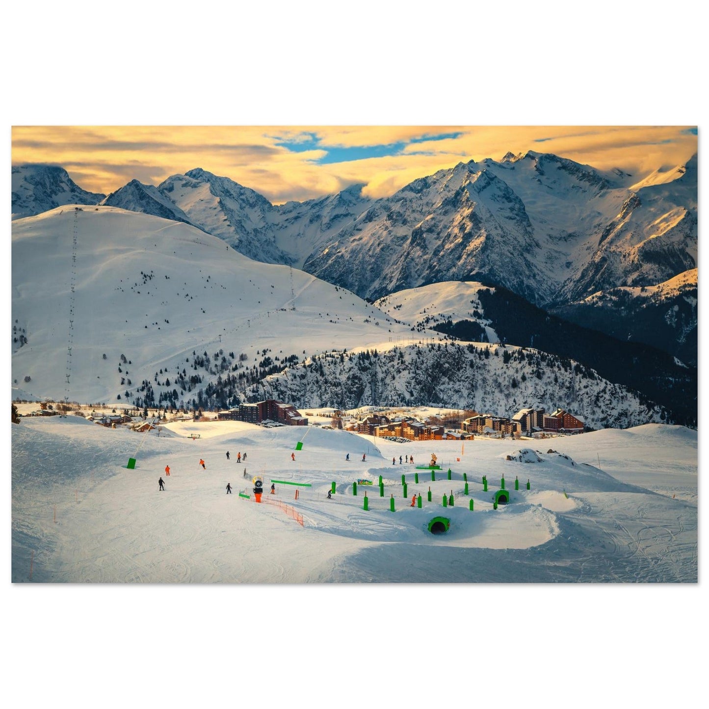 Foto des Snowparks von Alpe d'Huez bei Sonnenuntergang — Fotodruck auf mattem Alu-Dibond