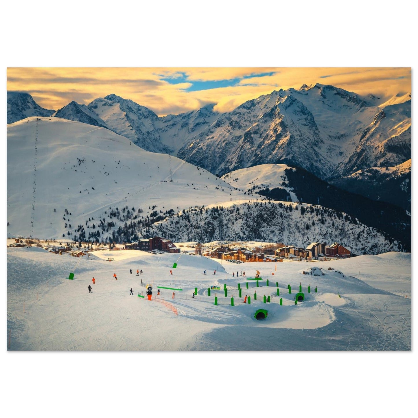Foto des Snowparks von Alpe d'Huez bei Sonnenuntergang — Fotodruck auf mattem Alu-Dibond