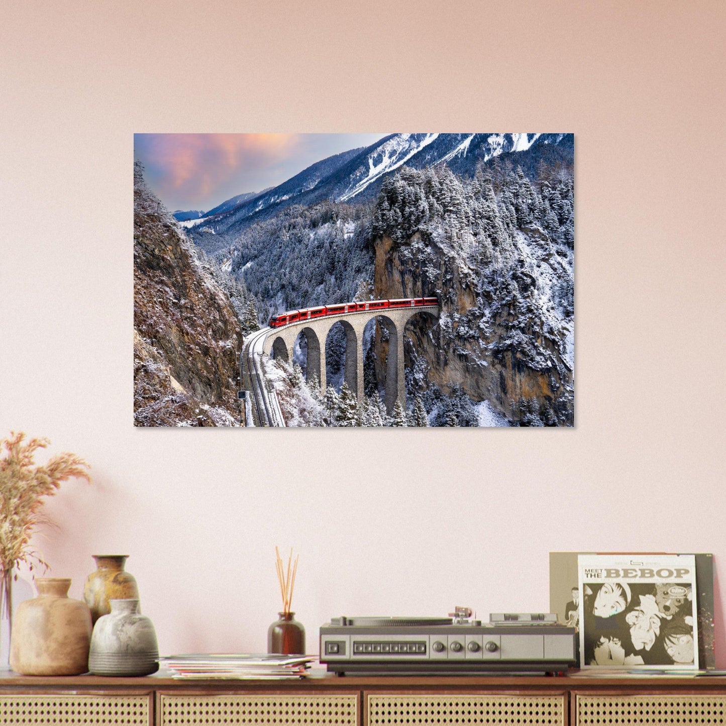 Tableau photo du train sur le viaduc de Landwasser sur aluminium Dibond mat, accroché sur un mur clair