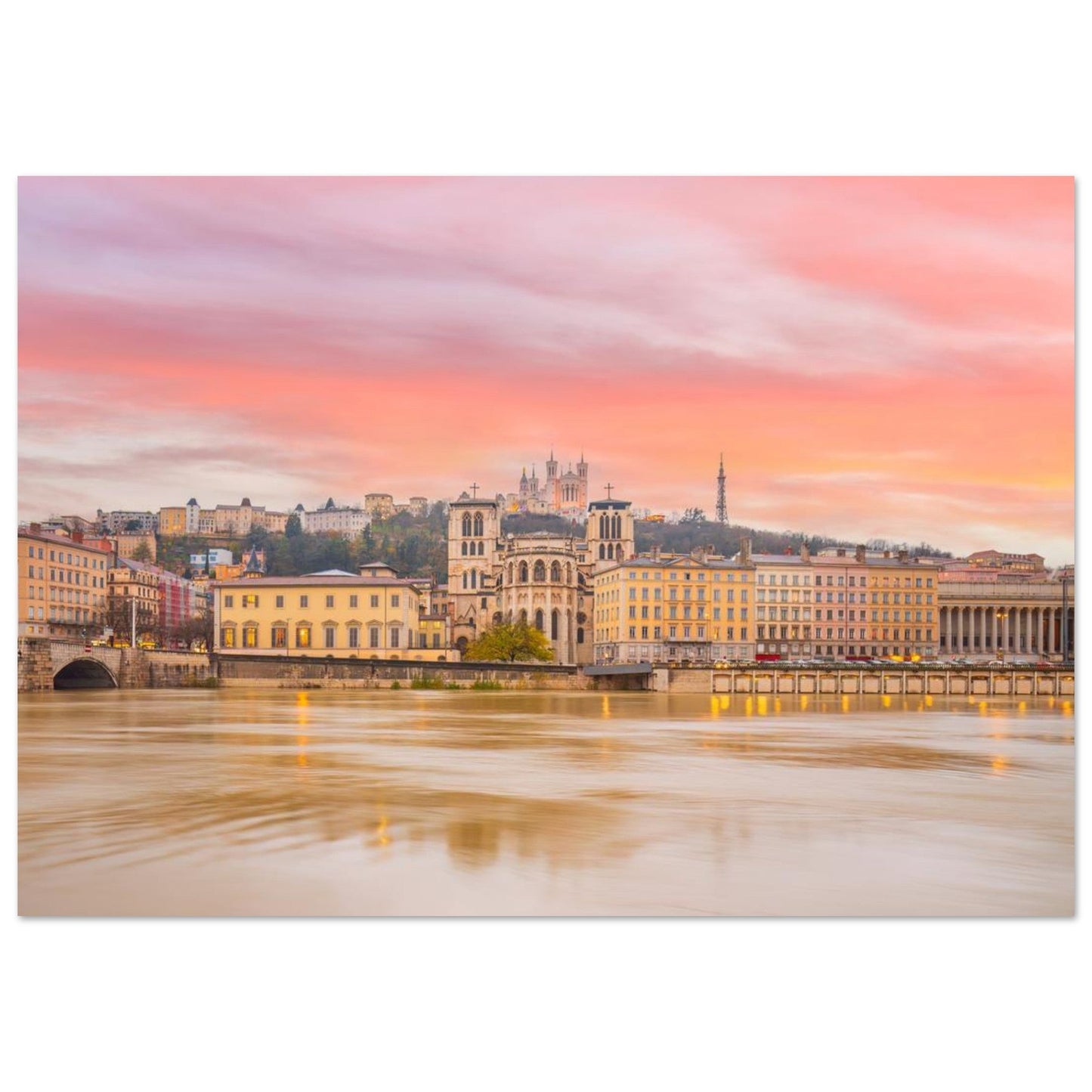 Photo du Vieux Lyon au coucher du soleil – Saint-Jean et la Saône — tableau photo paysage de montagne en Alu Dibond, fabrication française