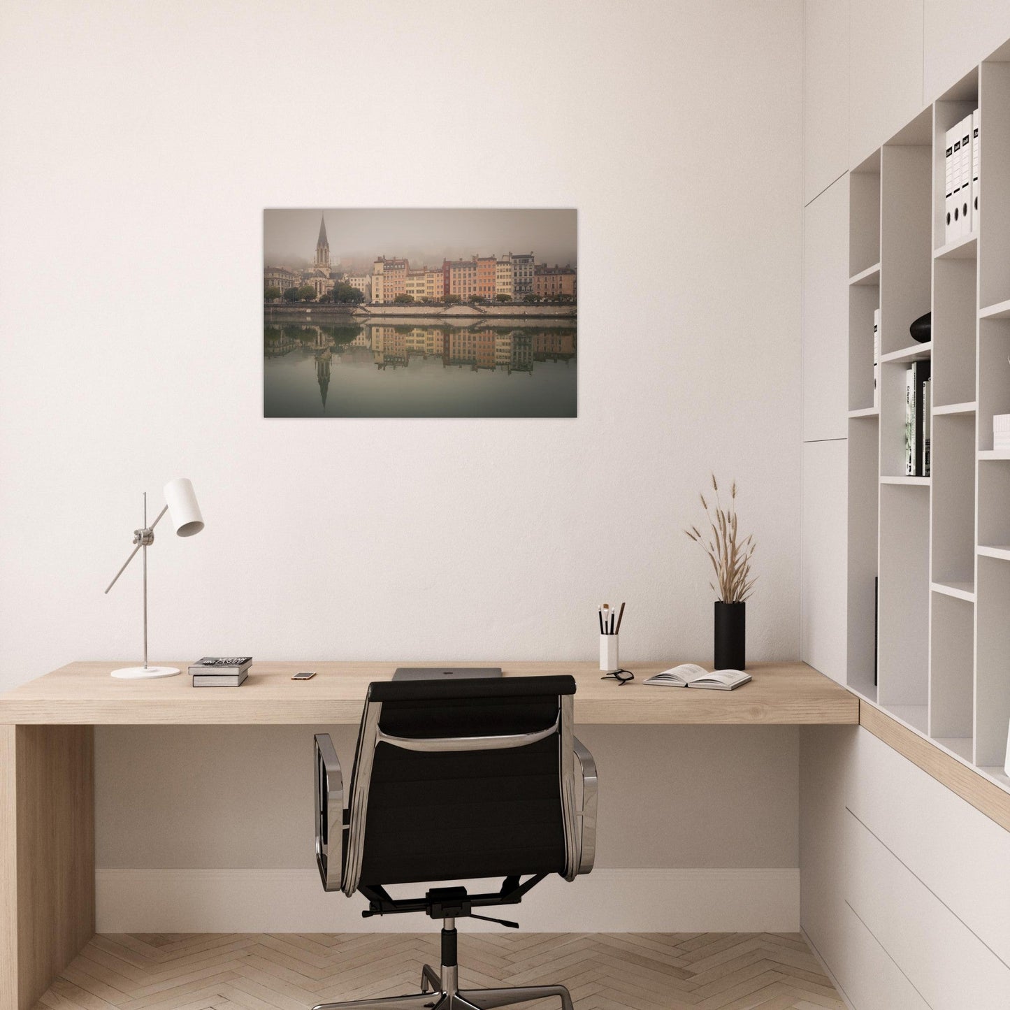 Tableau photo du Vieux Lyon et de Saint-Georges dans la brume sur aluminium Dibond mat, exposé dans une chambre