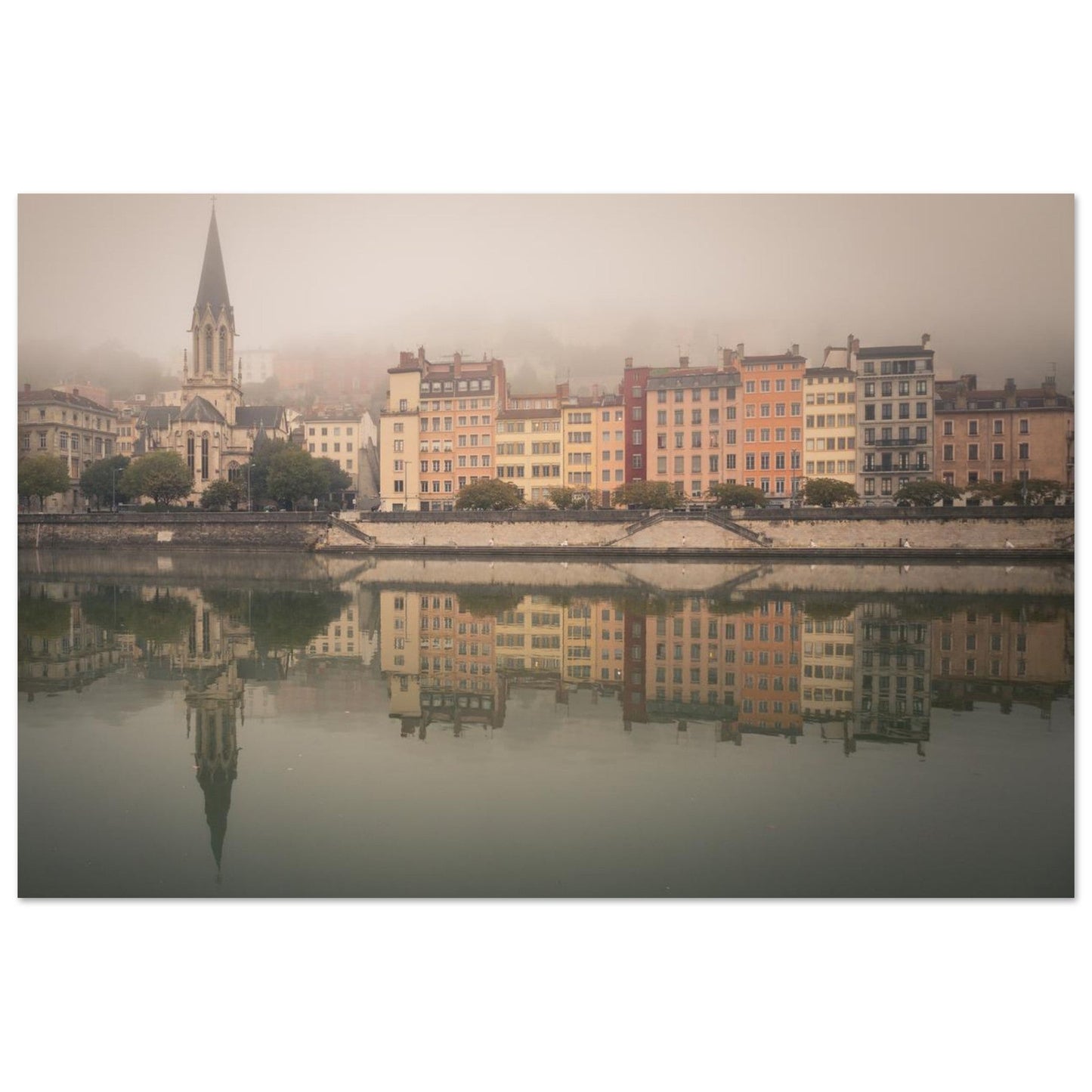 Tableau photo du Vieux Lyon et de Saint-Georges dans la brume sur aluminium Dibond mat, format 30 × 45 cm