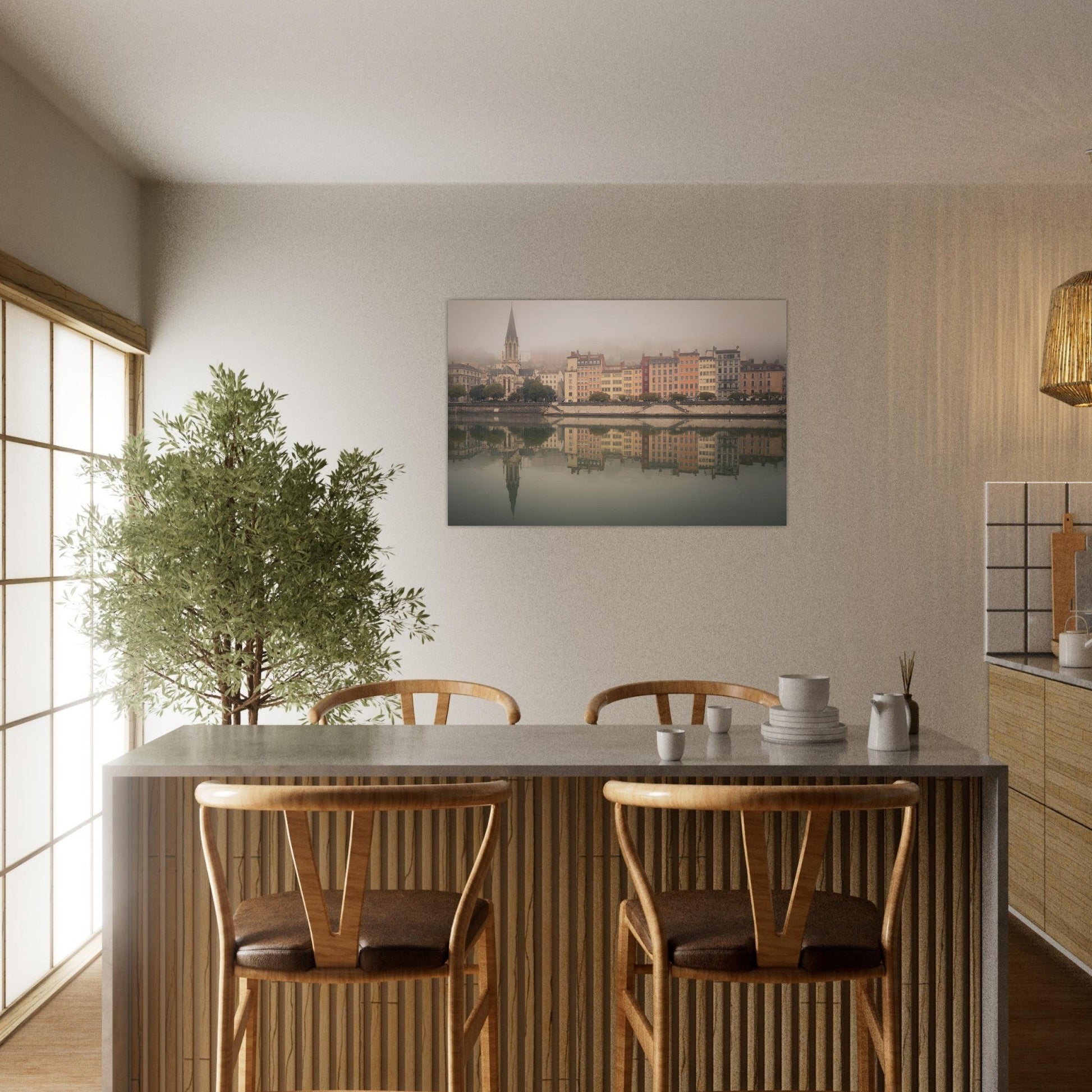 Tableau photo du Vieux Lyon et de Saint-Georges dans la brume sur aluminium Dibond mat, présenté dans un intérieur