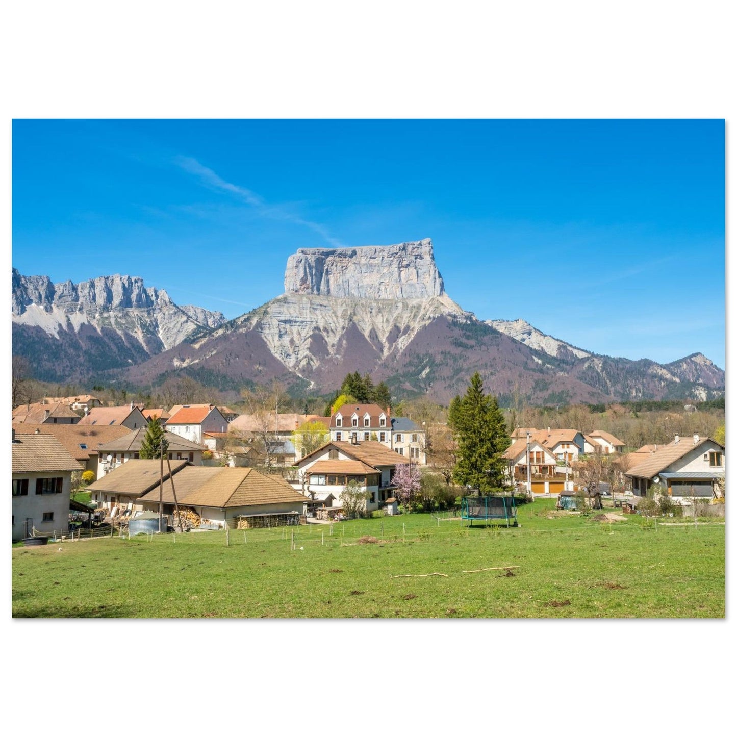 Photo of the village of Chichilianne at the foot of Mont Aiguille — photo print on matte aluminium Dibond