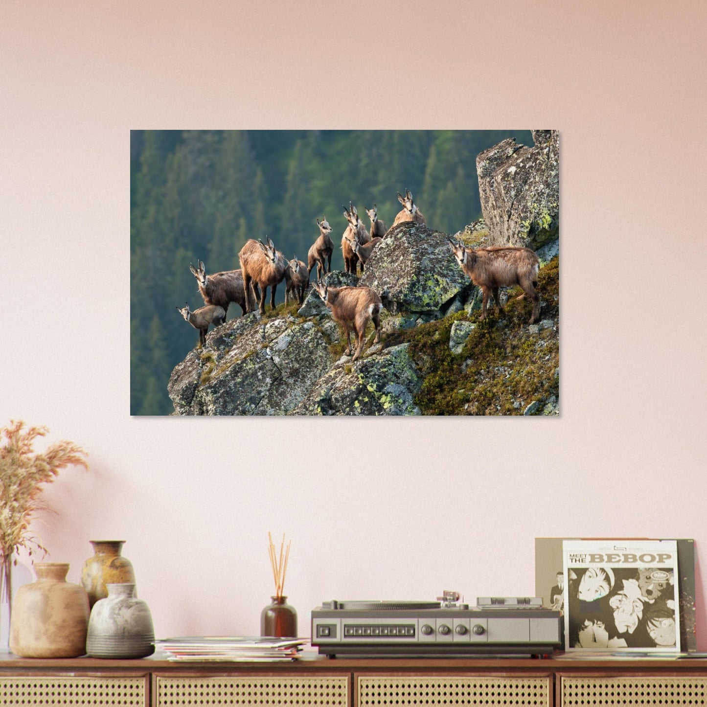Tableau photo d'un Troupeau de chamois dans les Alpes vaudoises sur aluminium Dibond mat, présenté dans un intérieur