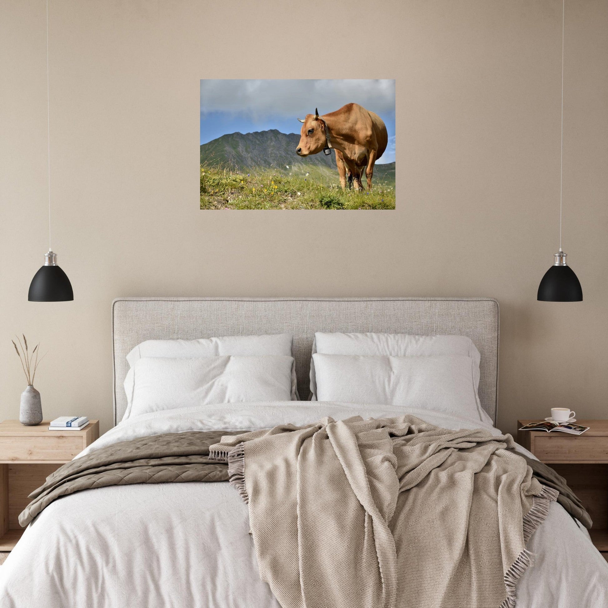 Photo d’une vache d’alpage dans les Alpes — tableau photo paysage de montagne en Alu Dibond, fabrication française