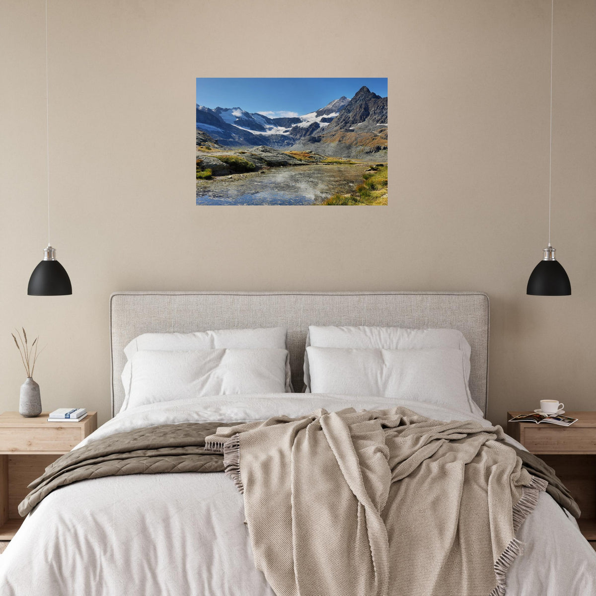 Tableau photo du glacier du Grand Méan et du cirque des Évettes sur aluminium Dibond mat, accroché au-dessus du lit dans une chambre