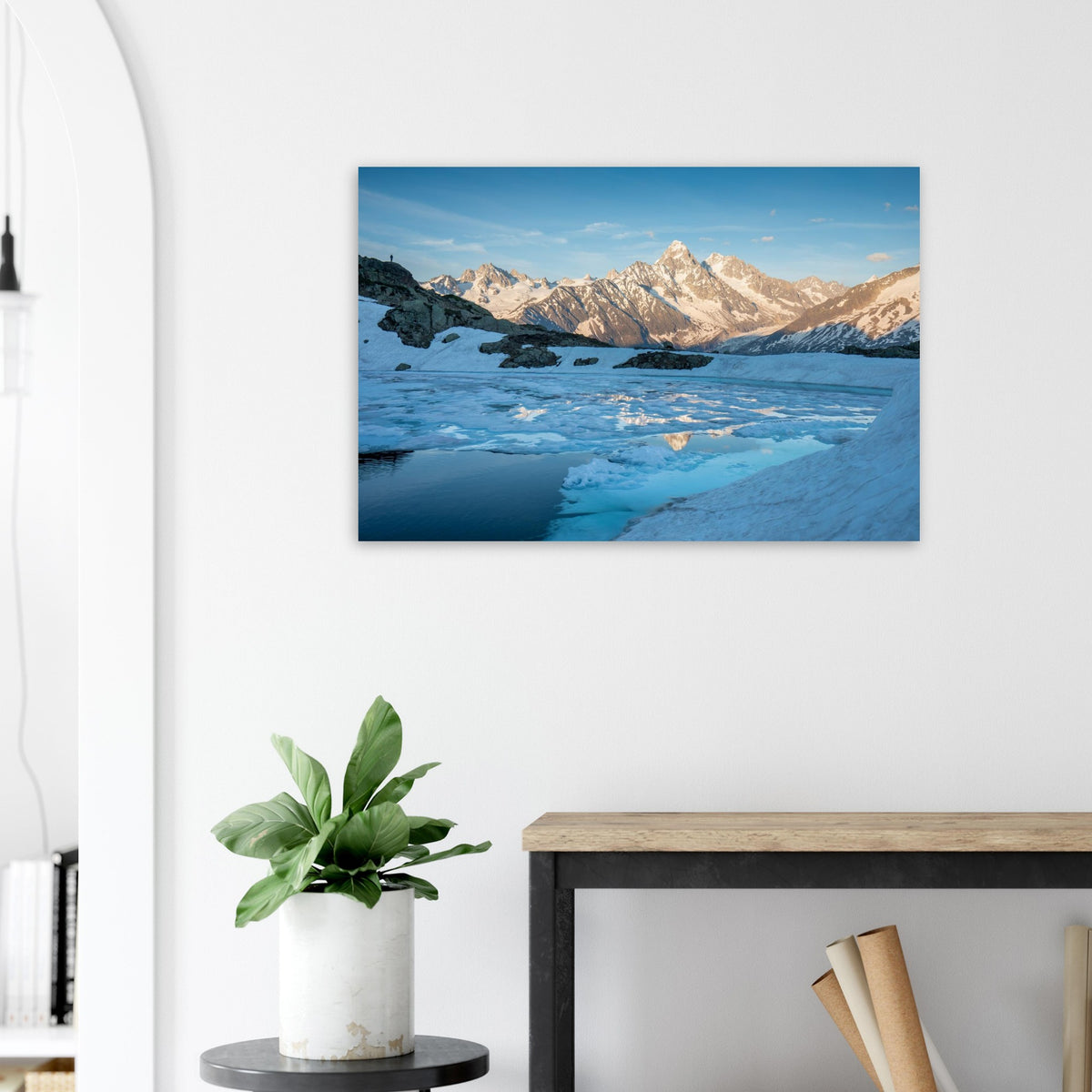 Simulation d’un tableau AluArtMountains dans un intérieur