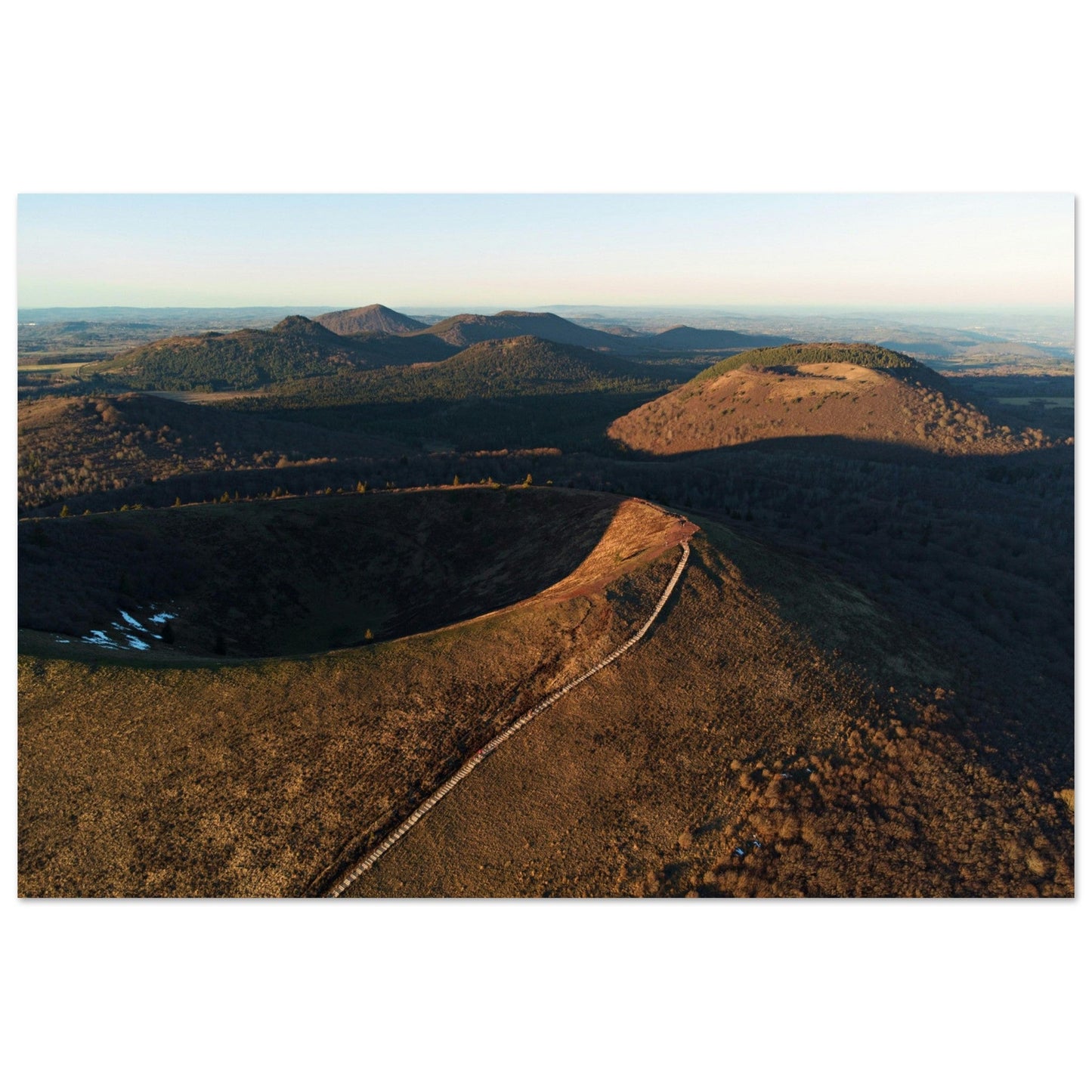 Tableau photo Photo de volcans du Puy Pariou, Puy - de - Dôme — tirage aluminium Dibond mat, fabrication française, prêt à accrocher