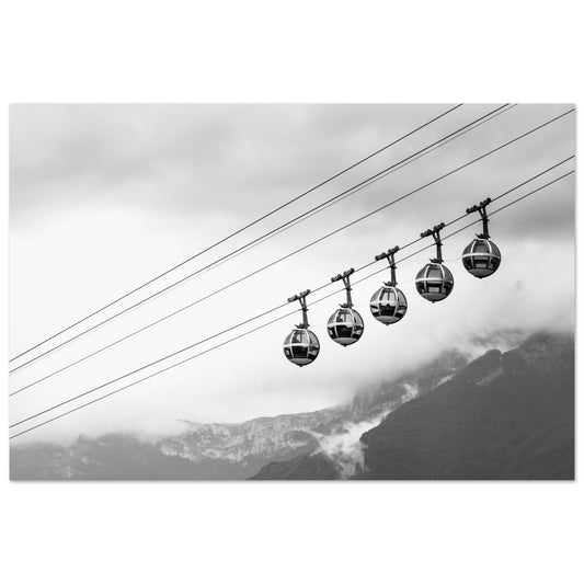 Tableau photo Photo Téléphérique de Grenoble – Bastille (noir & blanc) — tirage aluminium Dibond mat, fabrication française, prêt à accrocher