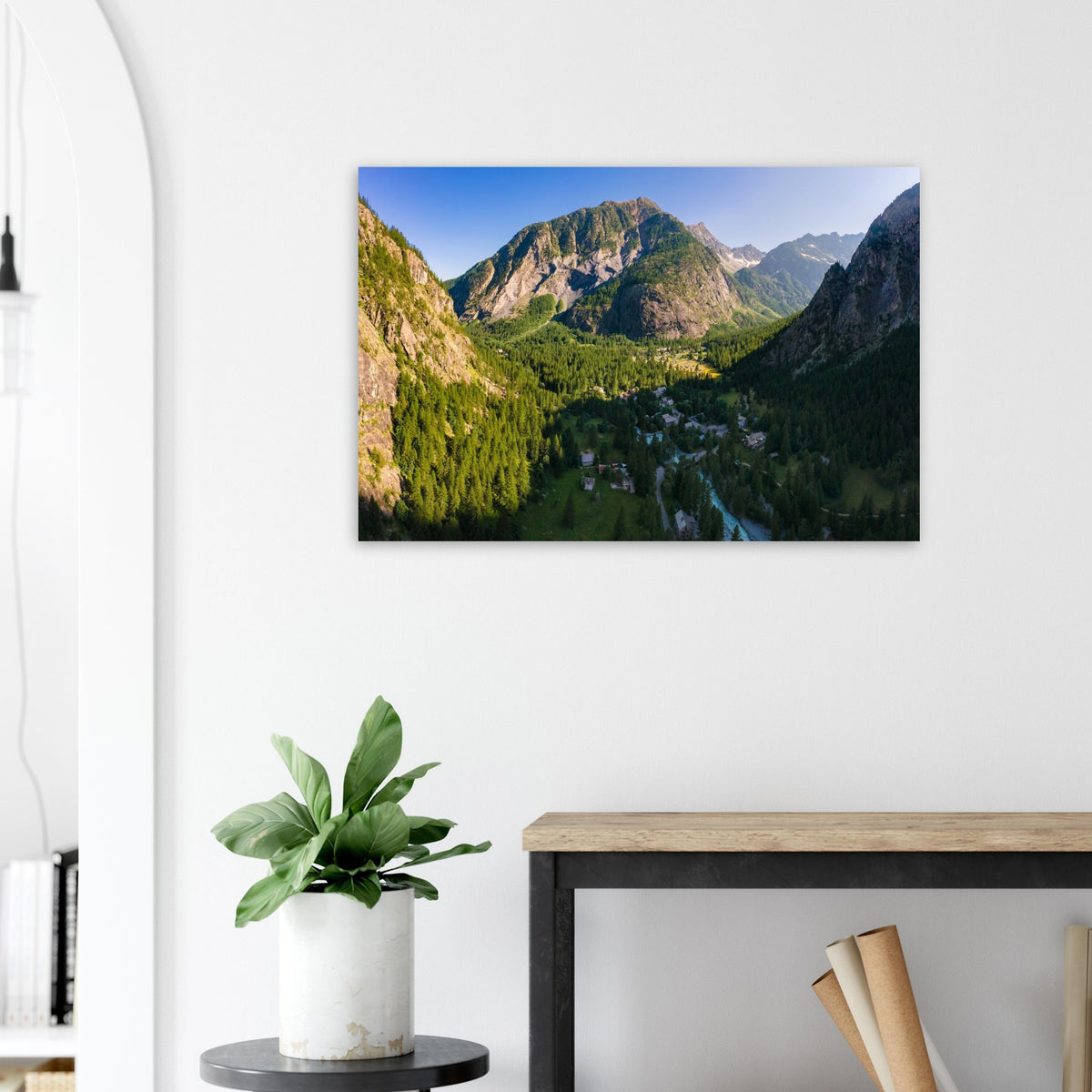 Simulation eines AluArtMountains-Bildes in einem Interieur