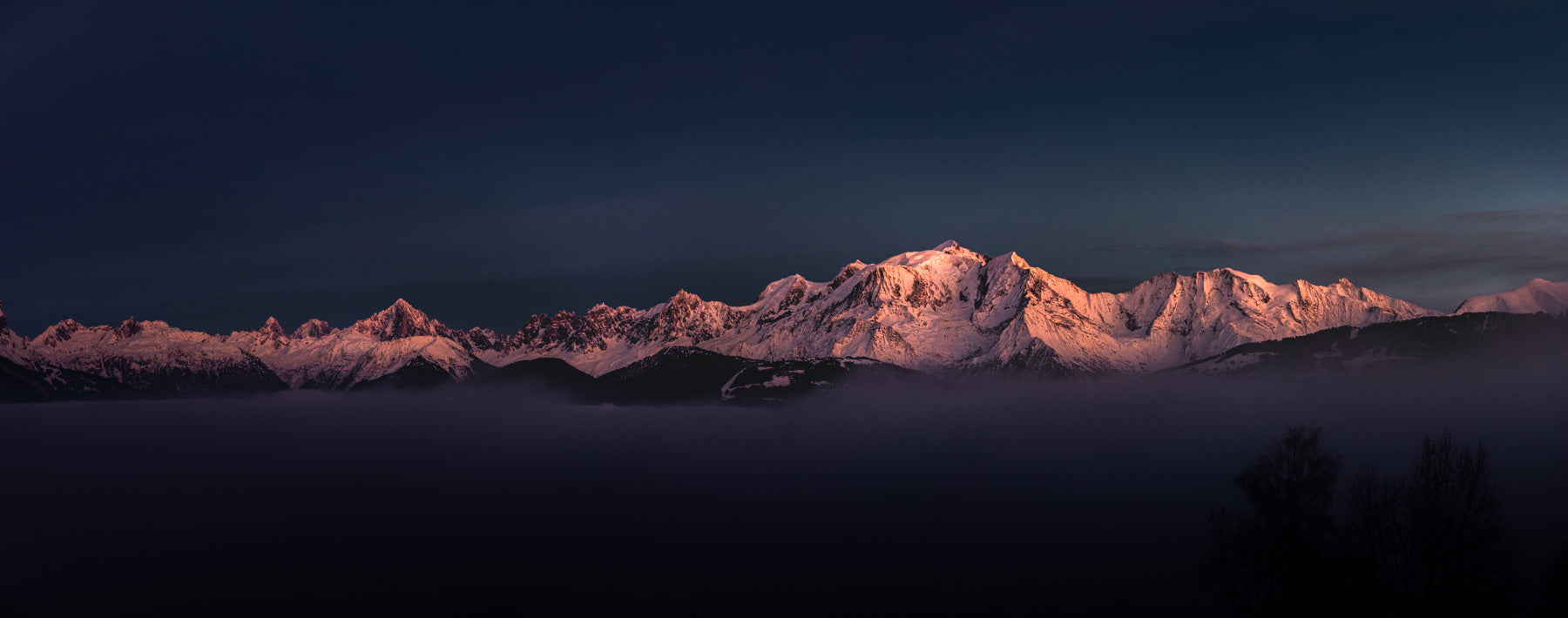 Panorama de paysage des Alpes et du mont BLANC