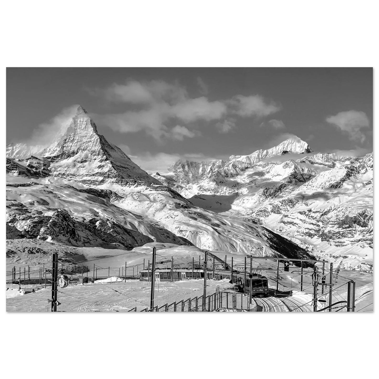 Tableau photo Photo du train de Zermatt, Alpes Suisse 1 - Noir & Blanc — tirage aluminium Dibond mat, fabrication française, prêt à accrocher