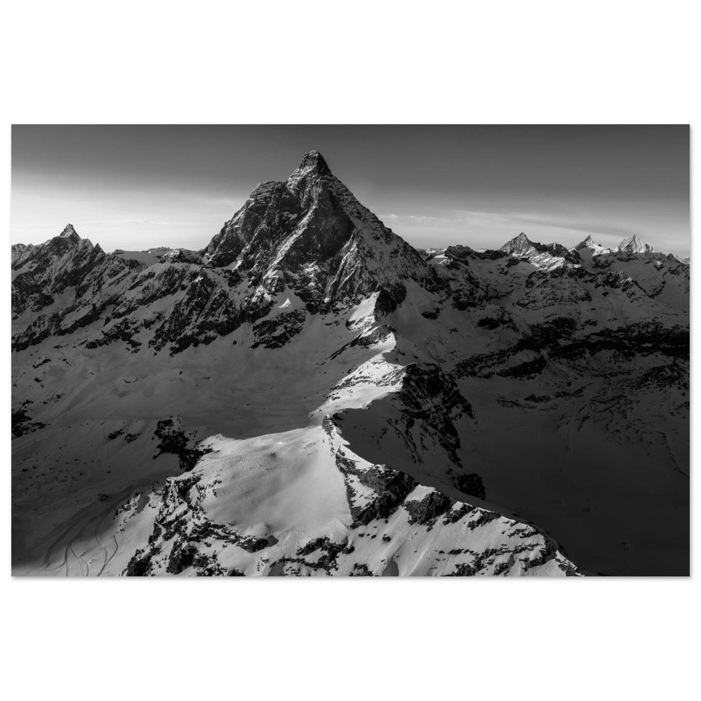 Tableau photo Photo d'un coucher de soleil sur le Cervin, frontière Italie - Suisse - Noir & Blanc — tirage aluminium Dibond mat, fabrication française, prêt à accrocher