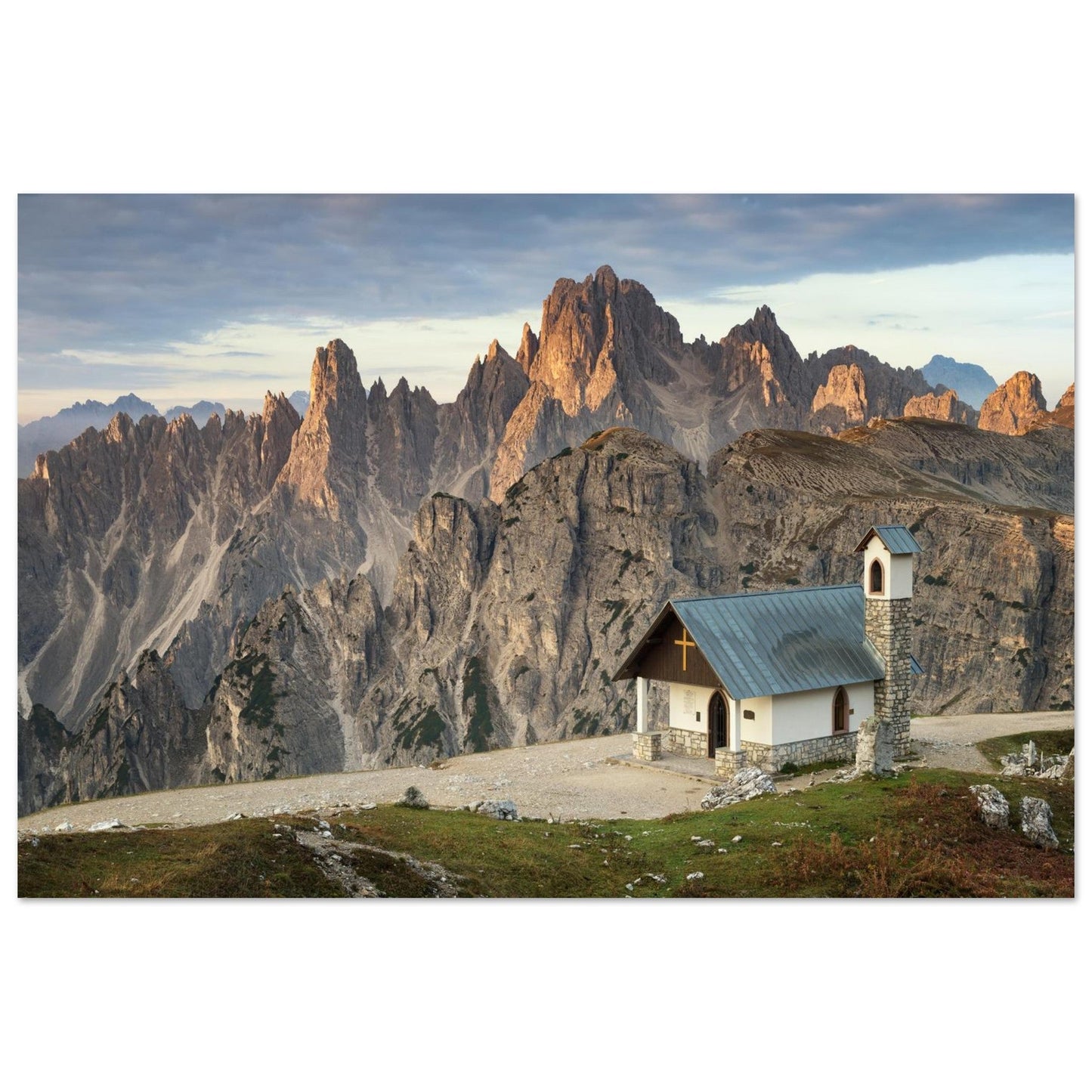 Tableau photo Photo de la Chapelle des Alpins & Cadini — Dolomites — tirage aluminium Dibond mat, fabrication française, prêt à accrocher