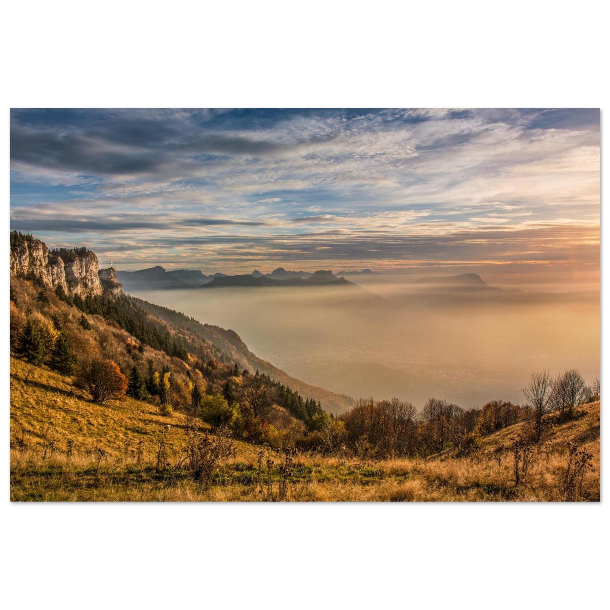 Chartreuse : brume sur la forêt — tableau photo Alu Dibond mat en 50×75 pour la chambre