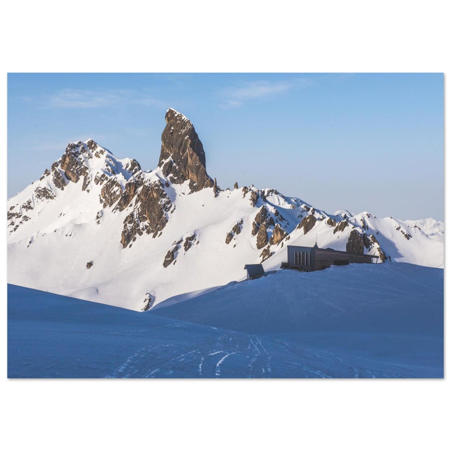 Tableau photo Photo de la Pierra Menta & refuge — Beaufortain (Savoie) — tirage aluminium Dibond mat, fabrication française, prêt à accrocher