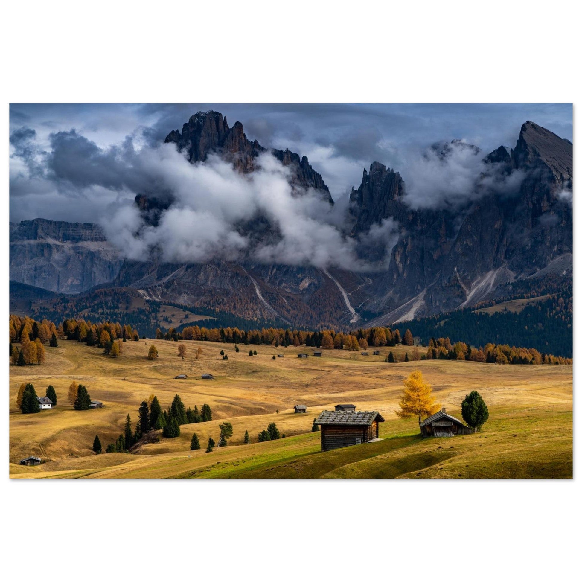Tableau photo Photo de l'Alpe di Siusi — chalets & Sassolungo (Dolomites) — tirage aluminium Dibond mat, fabrication française, prêt à accrocher