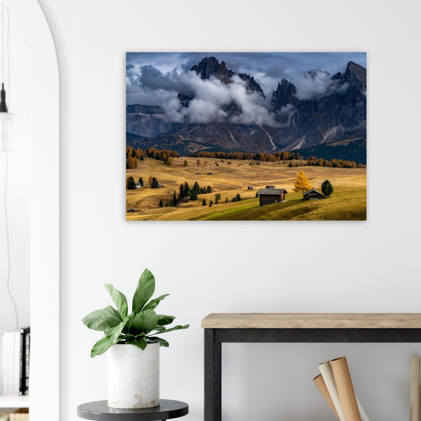 Tableau photo Photo de l'Alpe di Siusi — chalets & Sassolungo (Dolomites) — tirage aluminium Dibond mat, fabrication française, prêt à accrocher