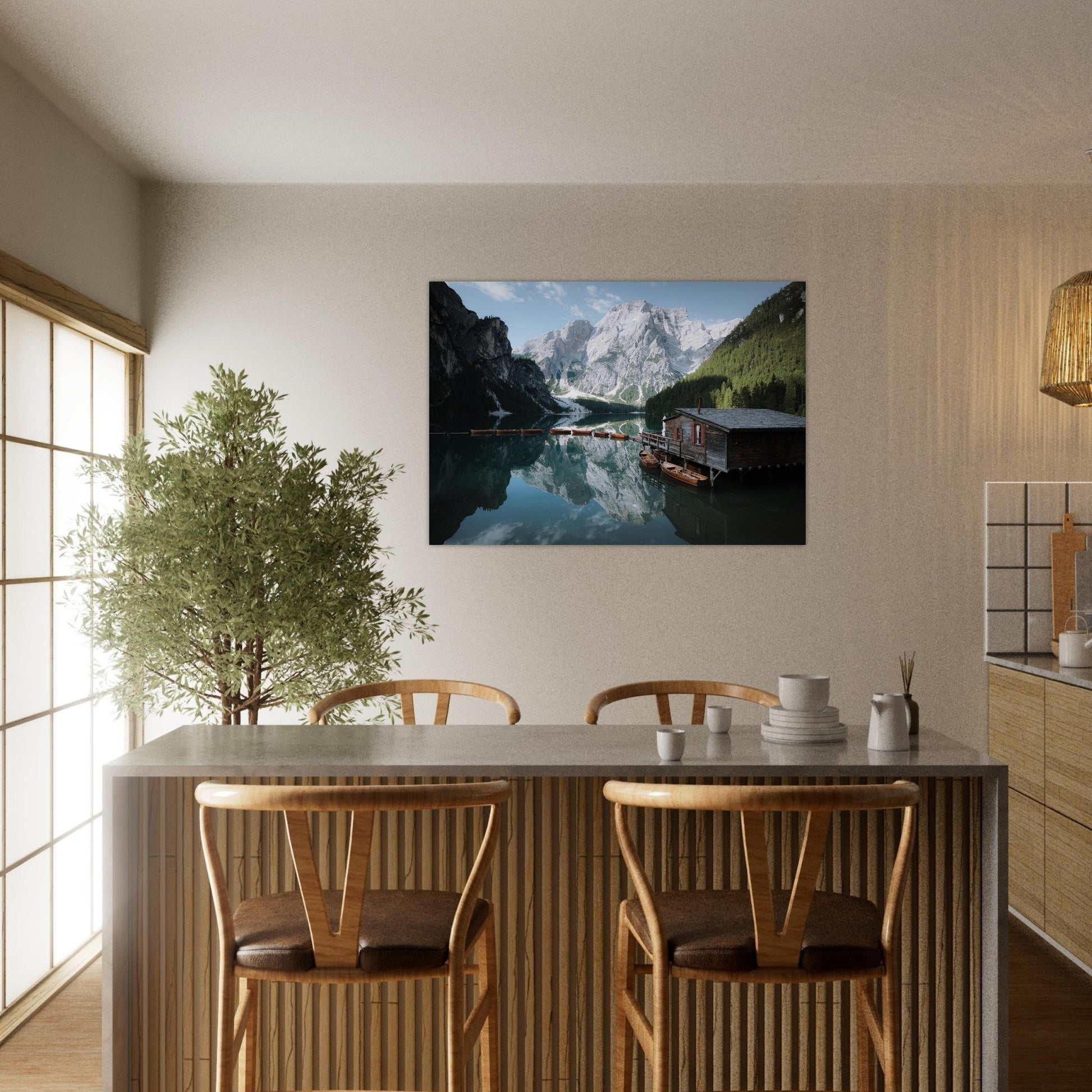 Tableau photo Photo du Lago di Braies — cabane & barques (Dolomites) — tirage aluminium Dibond mat, fabrication française, prêt à accrocher