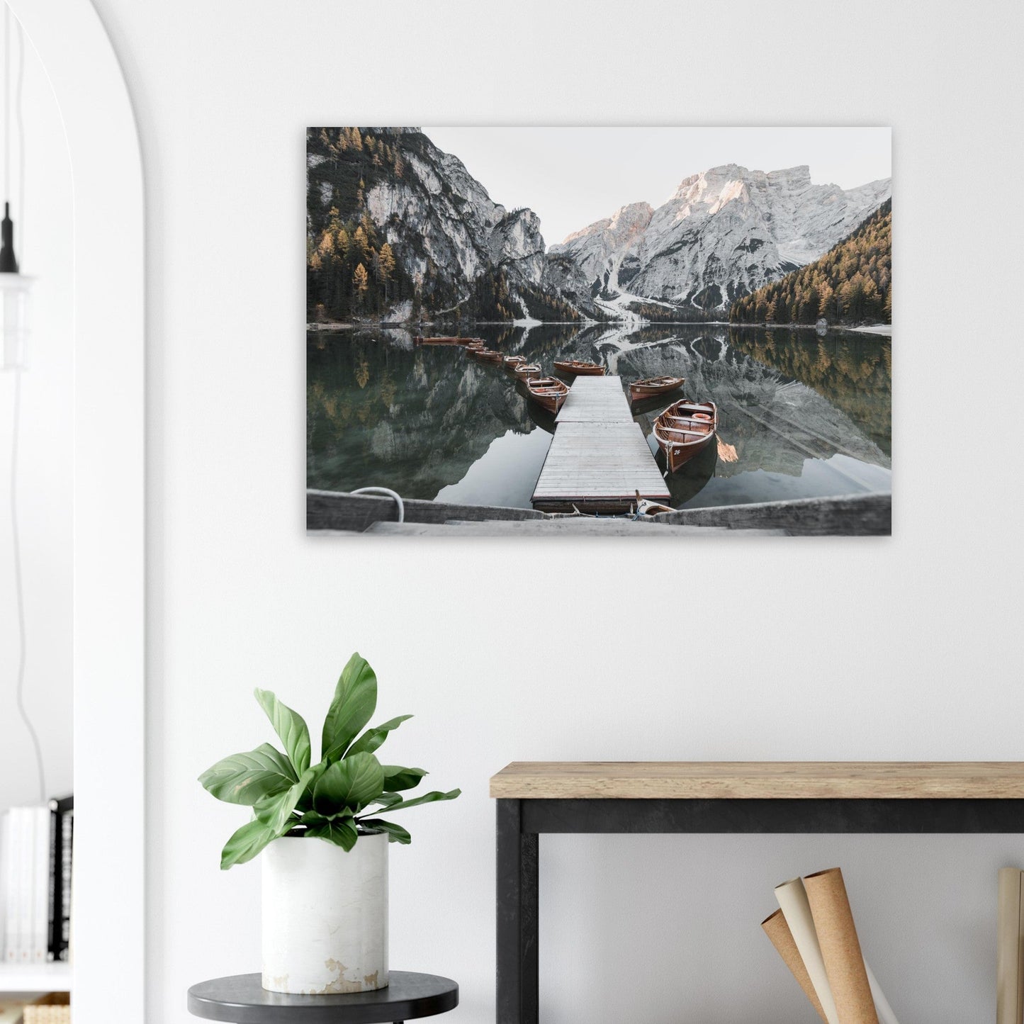 Tableau photo Photo du Lago di Braies — ponton & barques (Dolomites) — tirage aluminium Dibond mat, fabrication française, prêt à accrocher