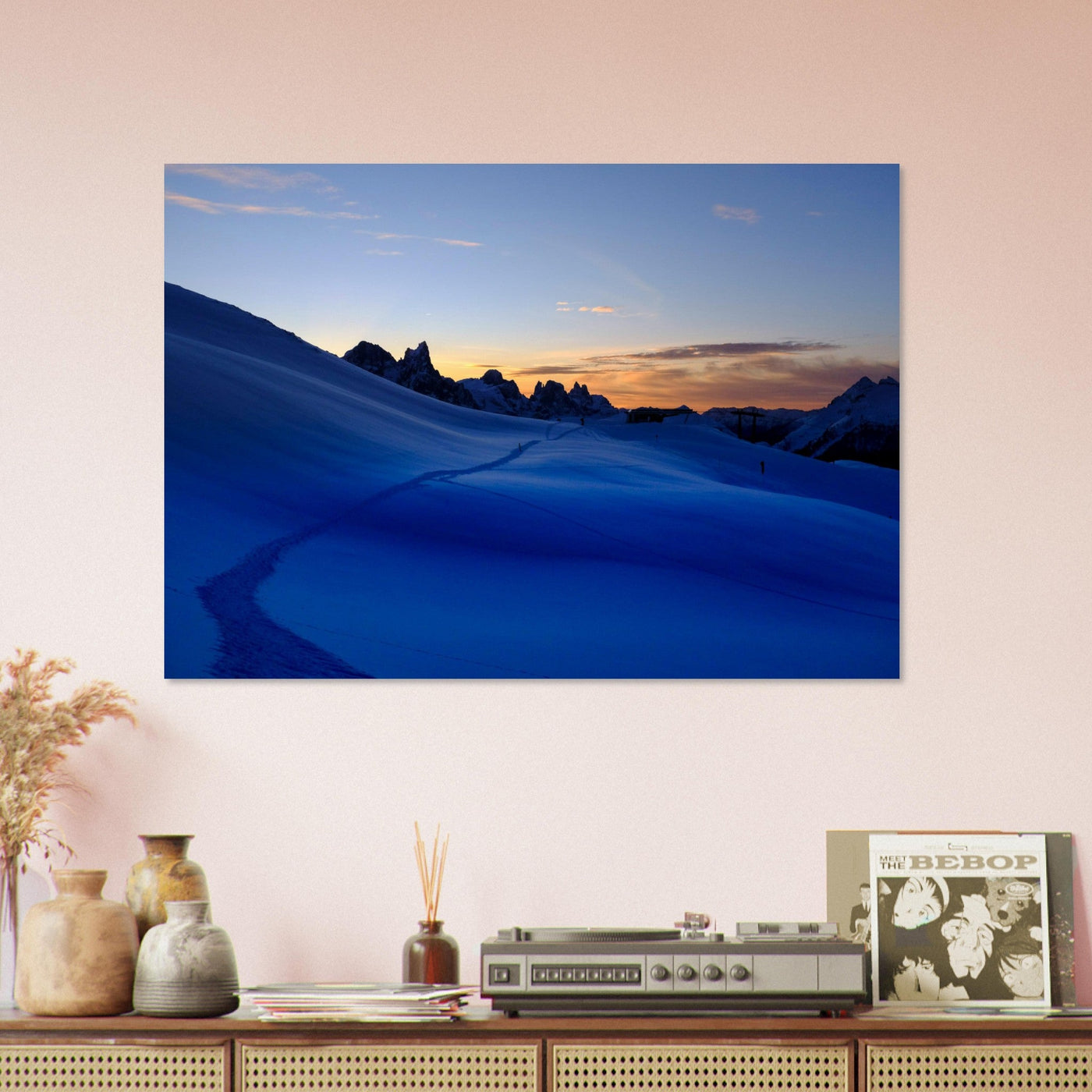 Simulation d’un tableau AluArtMountains dans un intérieur