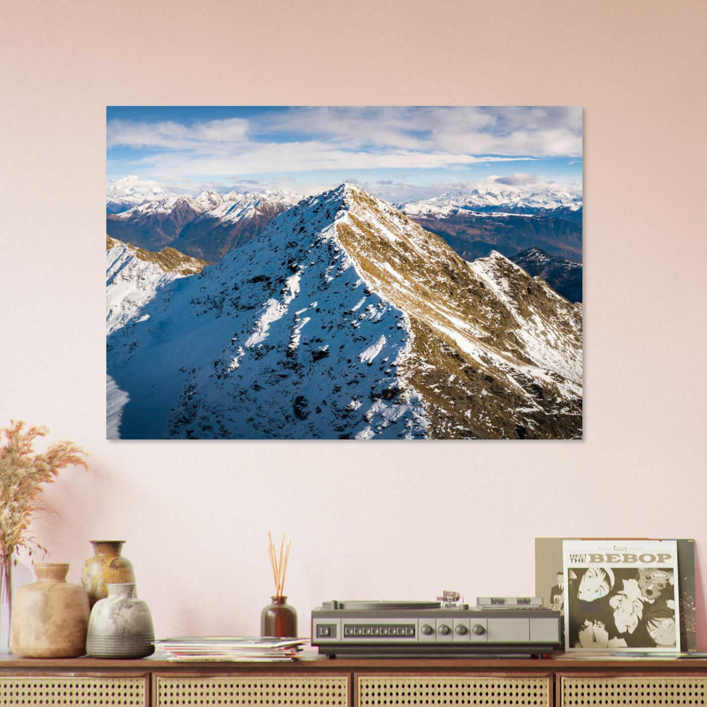 Simulation d’un tableau AluArtMountains dans un intérieur