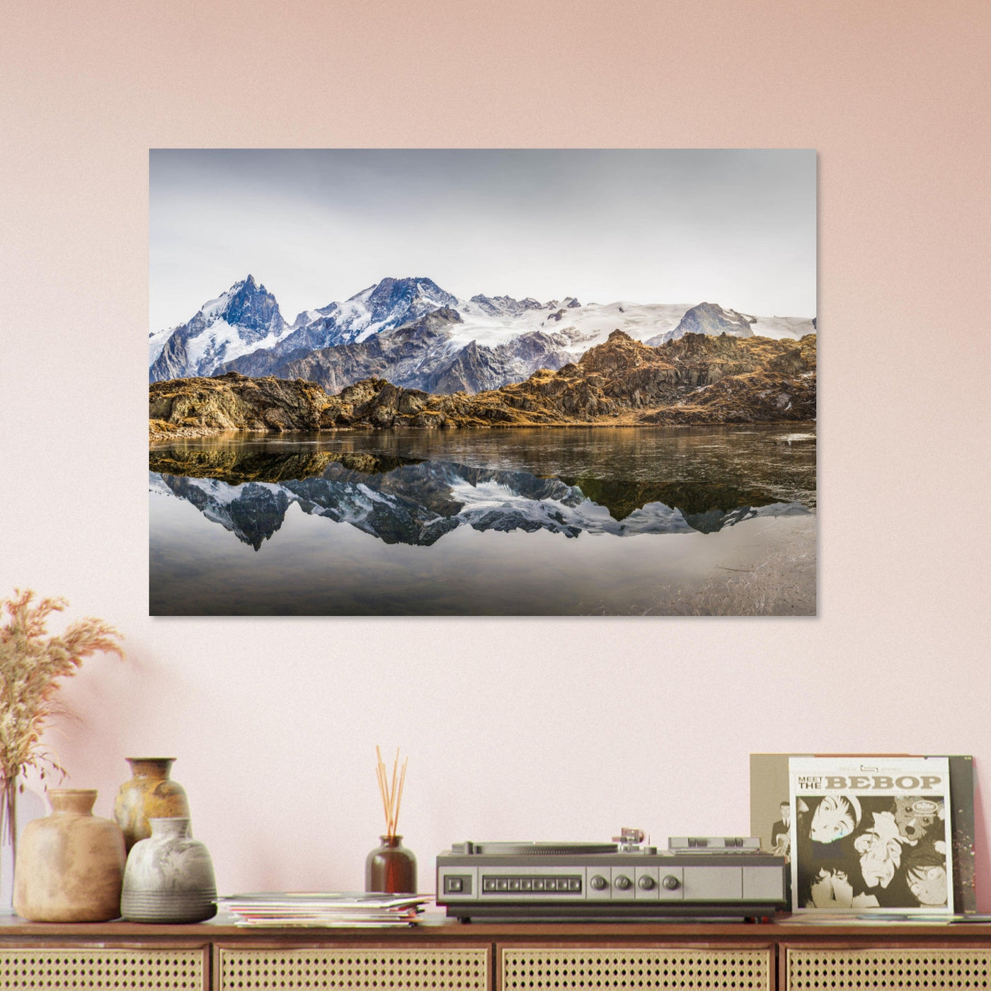 Simulation d’un tableau AluArtMountains dans un intérieur