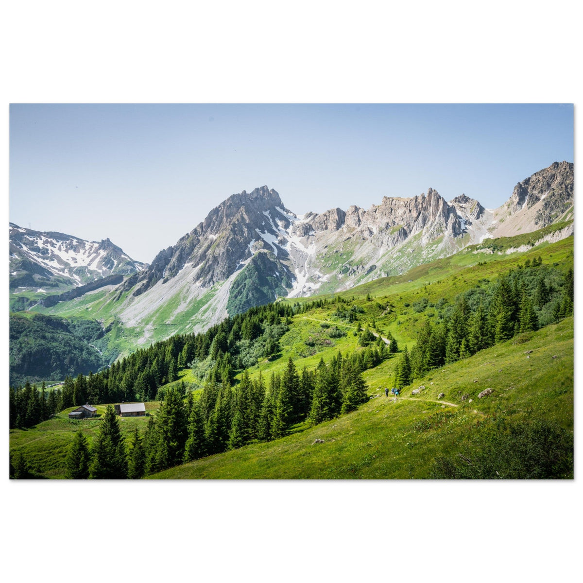 Vallée verdoyante des Contamines-Montjoie et refuge de Nant Borrant en Haute-Savoie
